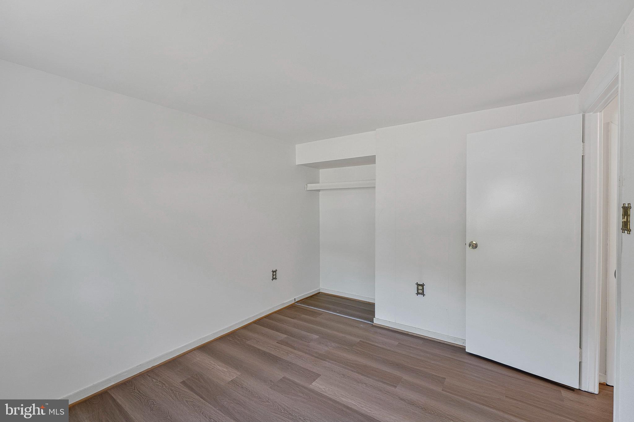 DULLES PARK - Residential