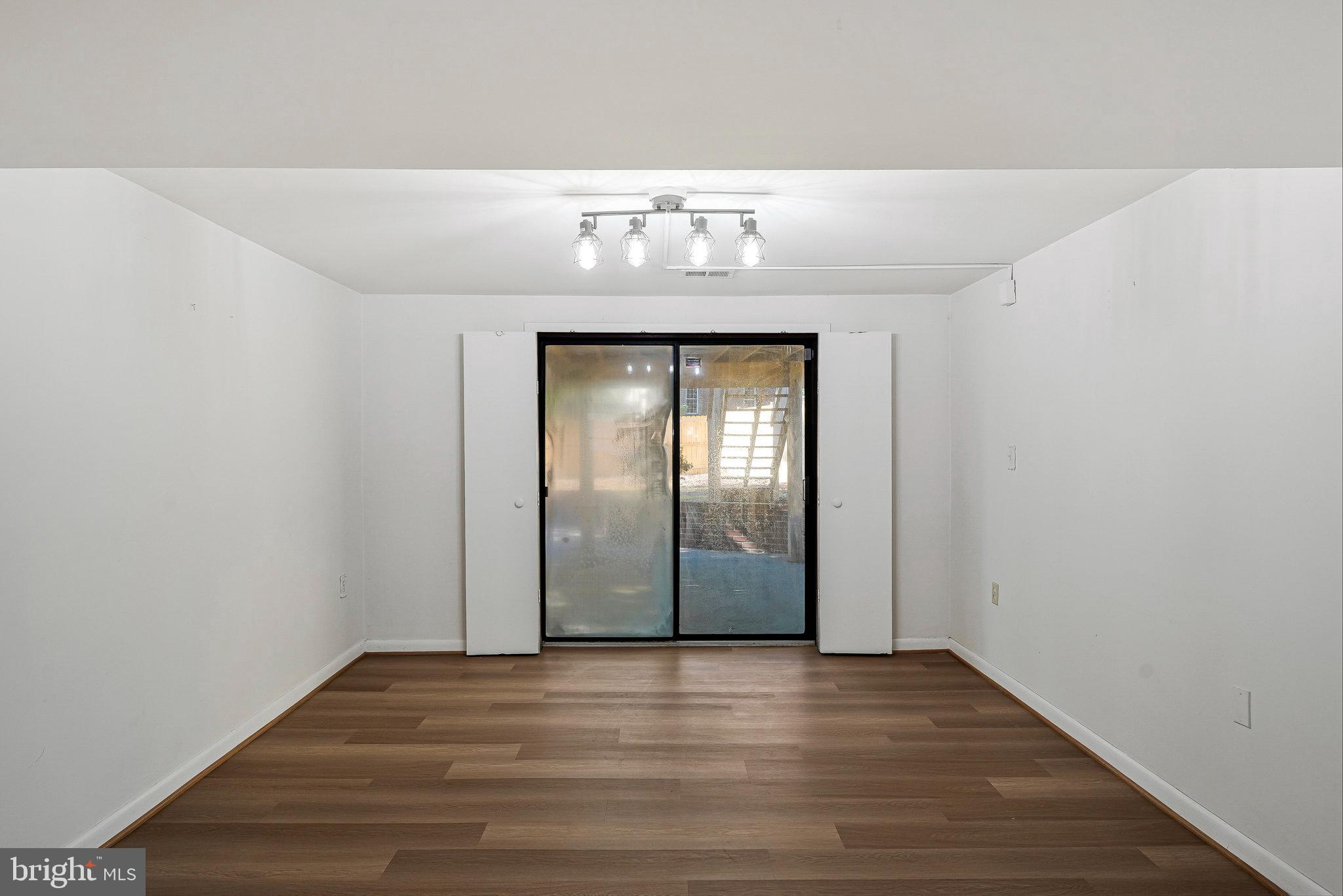 DULLES PARK - Residential