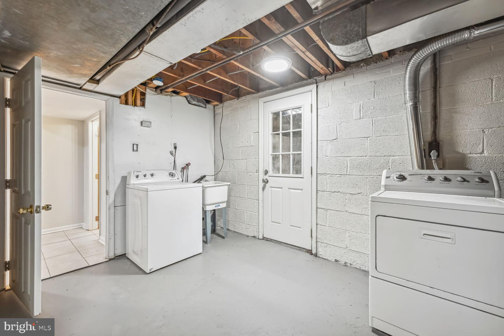 FOREST ESTATES - Residential Lease