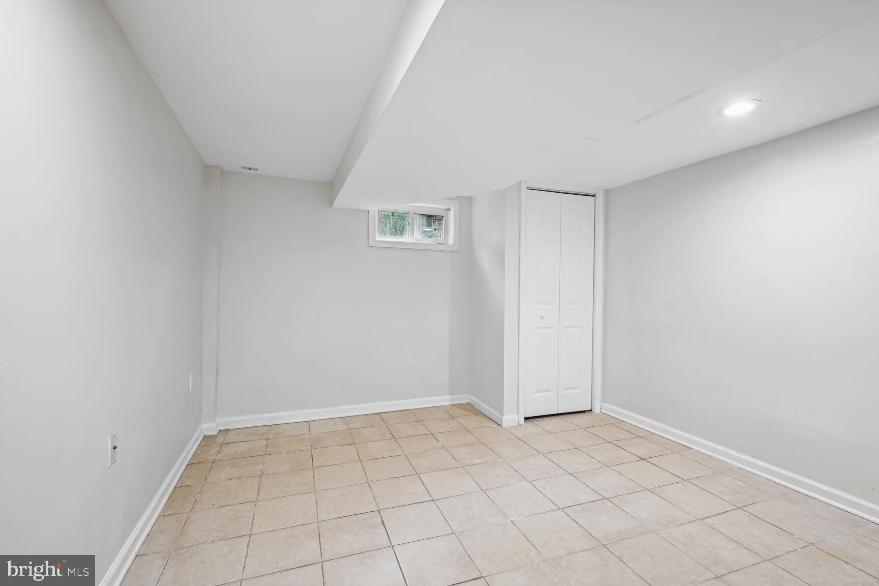 FOREST ESTATES - Residential Lease