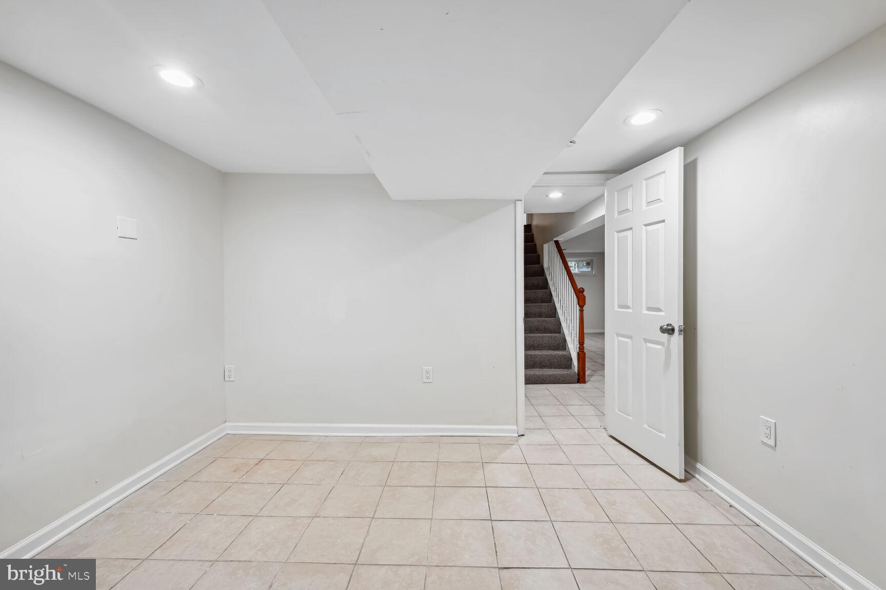 FOREST ESTATES - Residential Lease