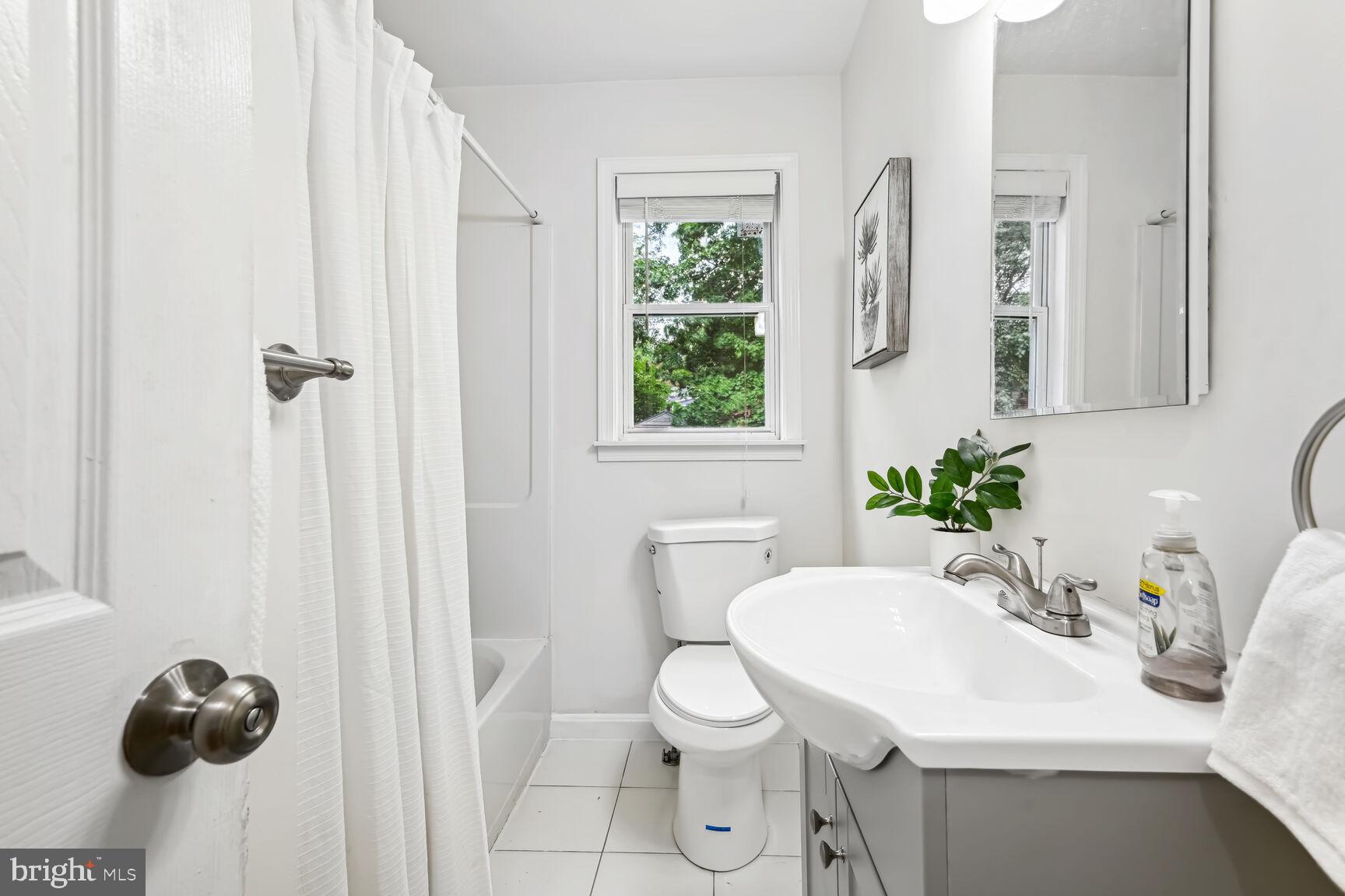 FOREST ESTATES - Residential Lease