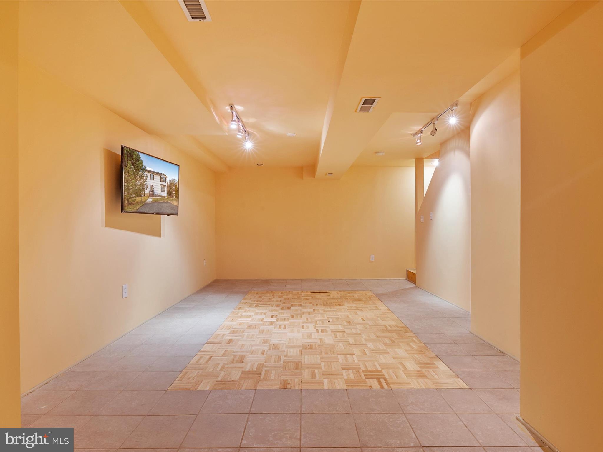 ROLAND TERRACE - Residential