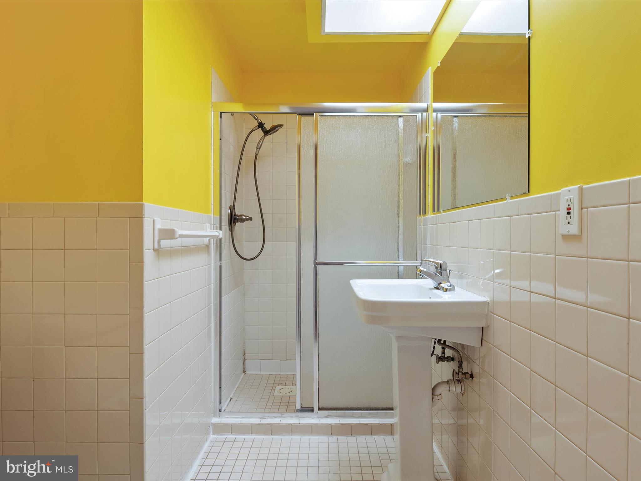 ROLAND TERRACE - Residential