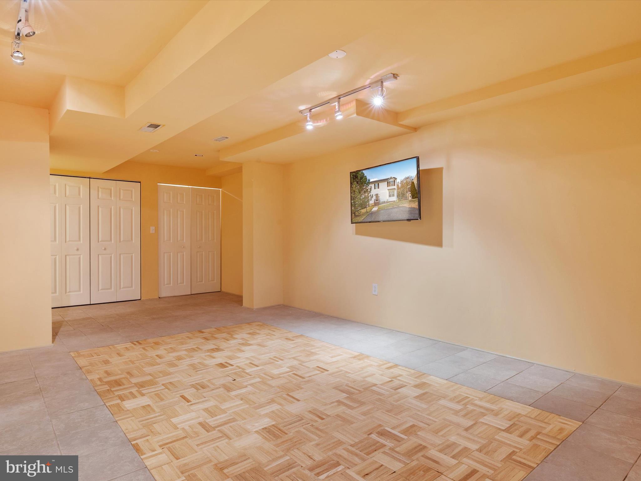 ROLAND TERRACE - Residential