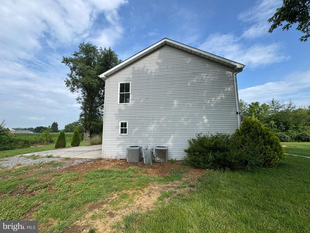 Photo of 513 Vinell Ln, CHAMBERSBURG, PA 17202 (MLS # PAFL2029106)