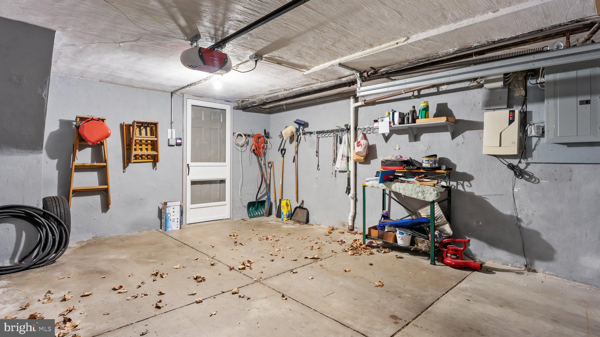 LAWNDALE - Residential