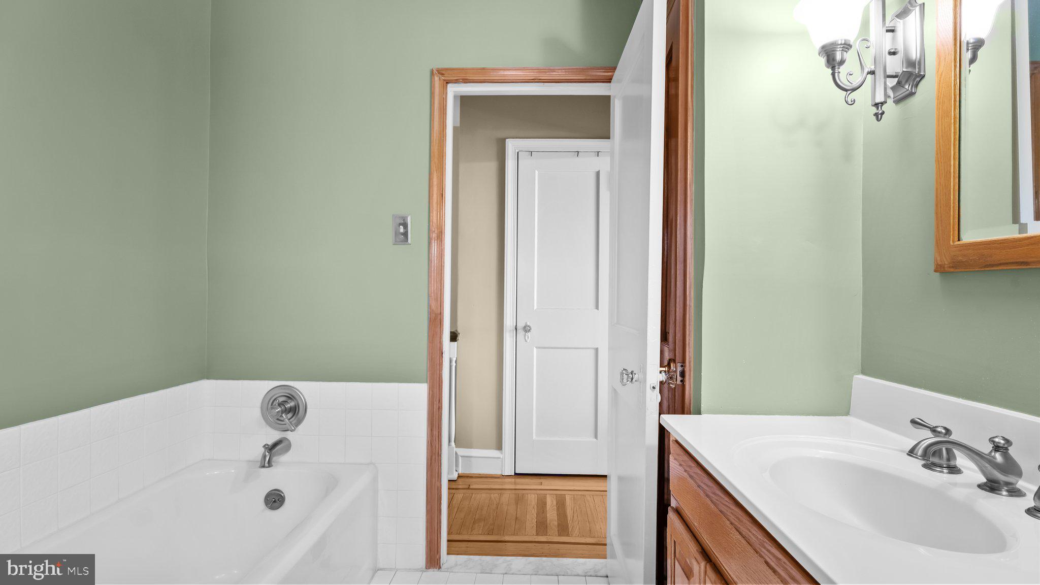 LAWNDALE - Residential