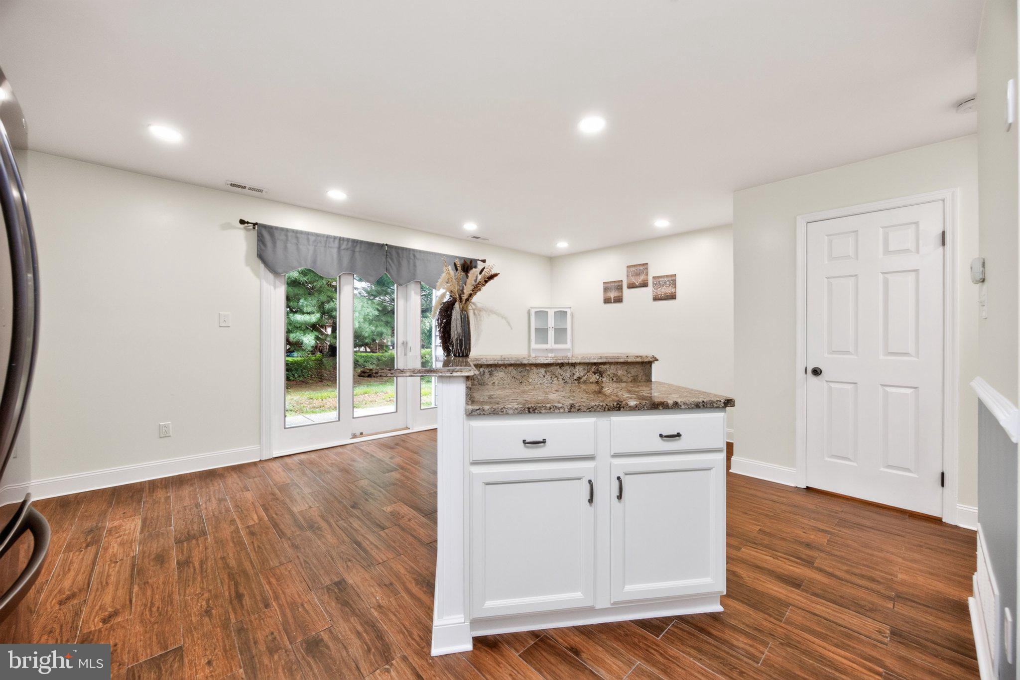 1004 N GLEN DRIVE 1004