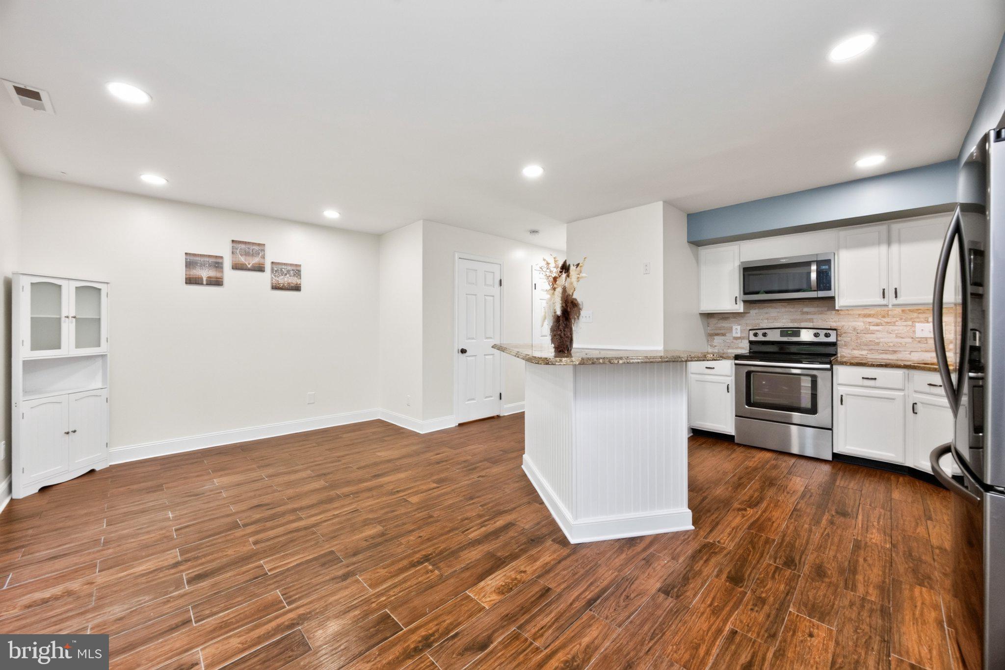 1004 N GLEN DRIVE 1004