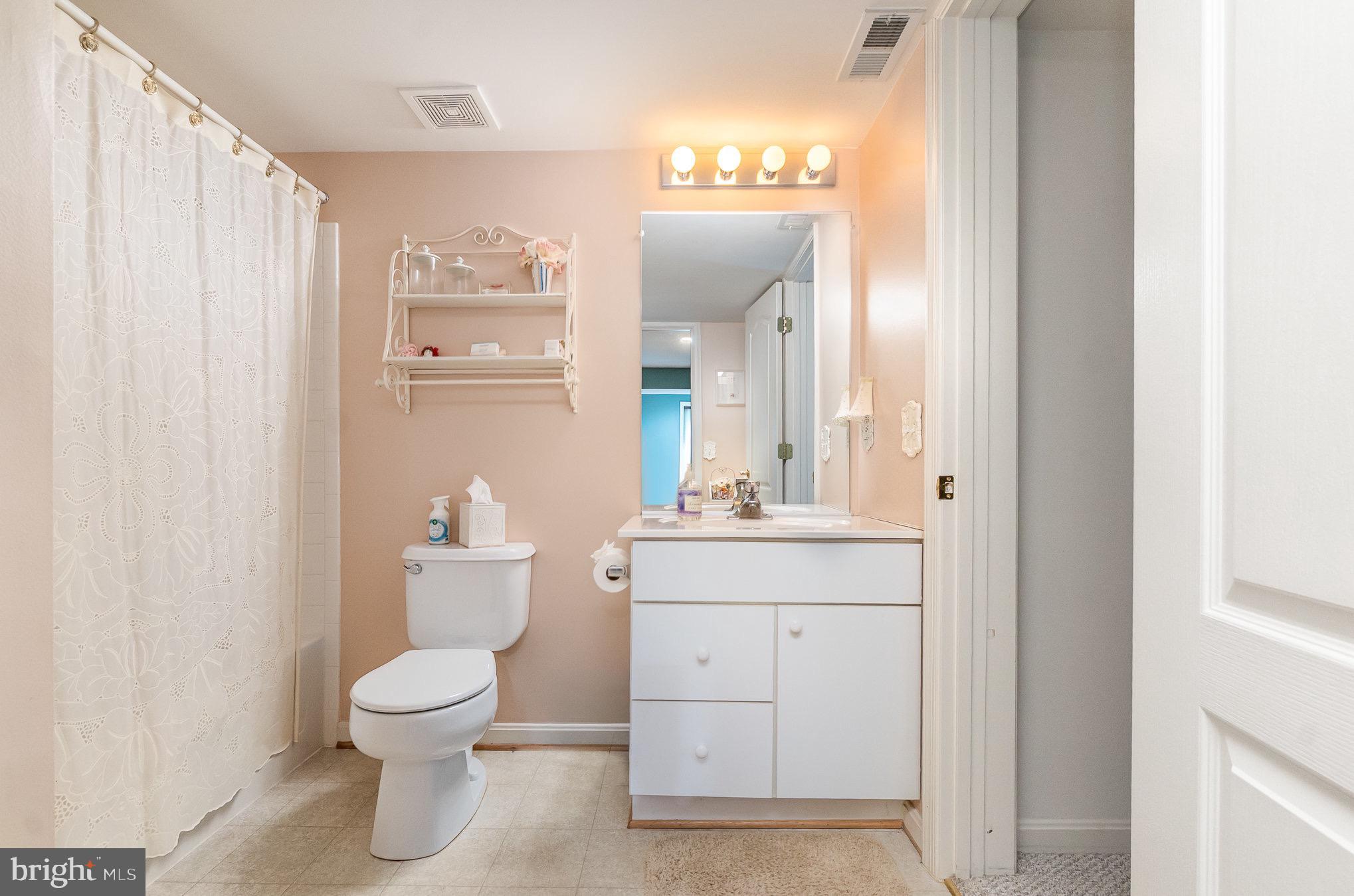 VINEYARD OAK NORTH - Residential