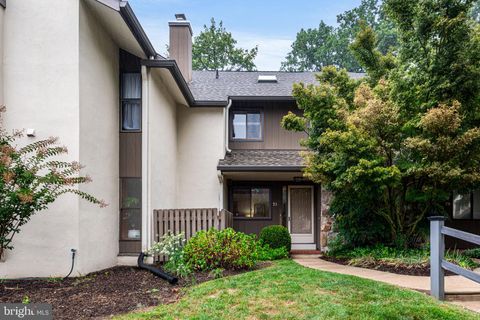 71 OAK KNOLL DRIVE 71 BERWYN PA 19312