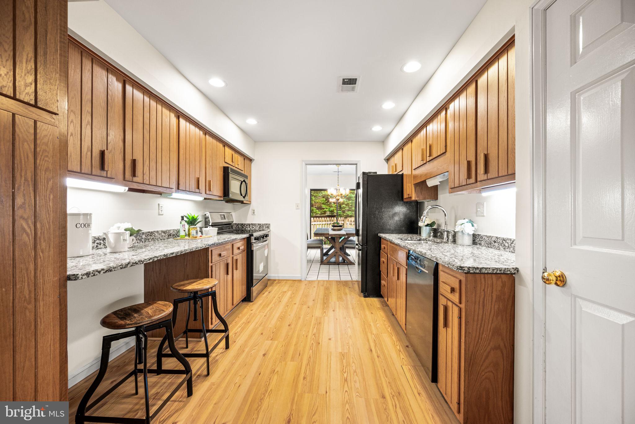 OAK KNOLL - Residential