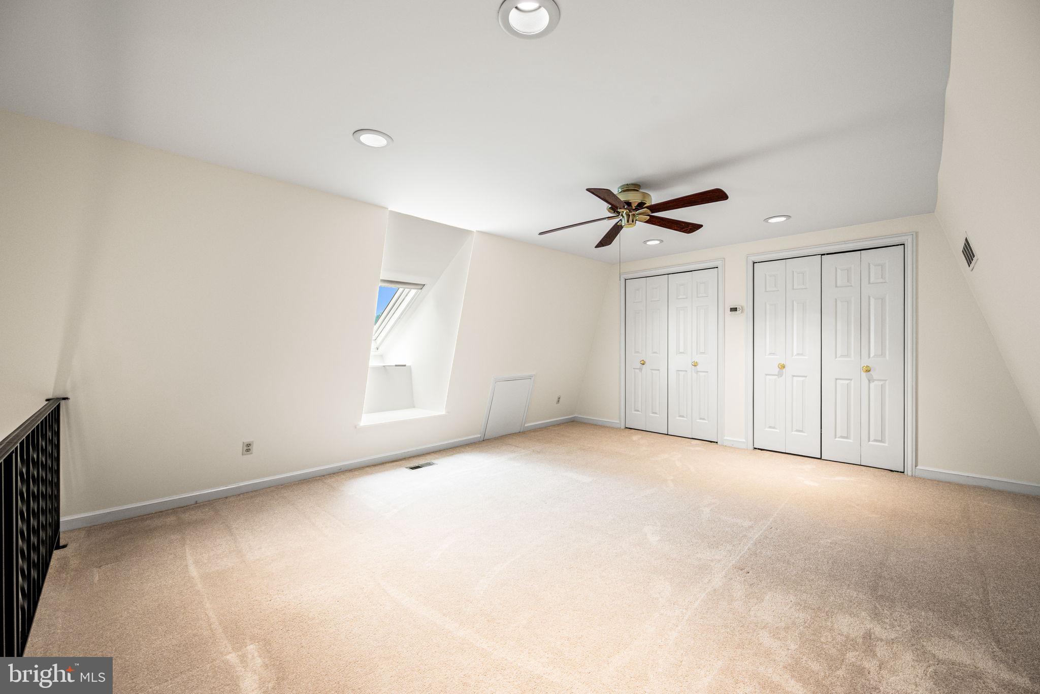 OAK KNOLL - Residential