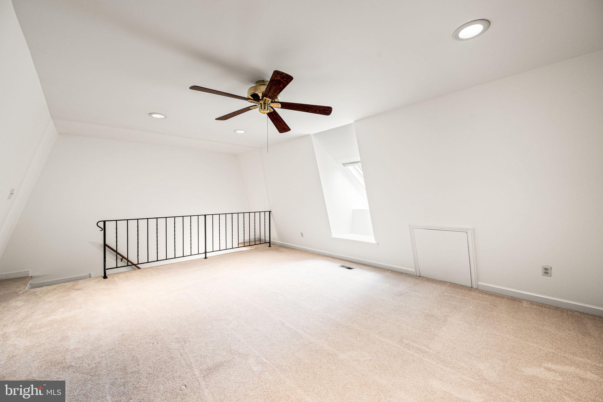 OAK KNOLL - Residential