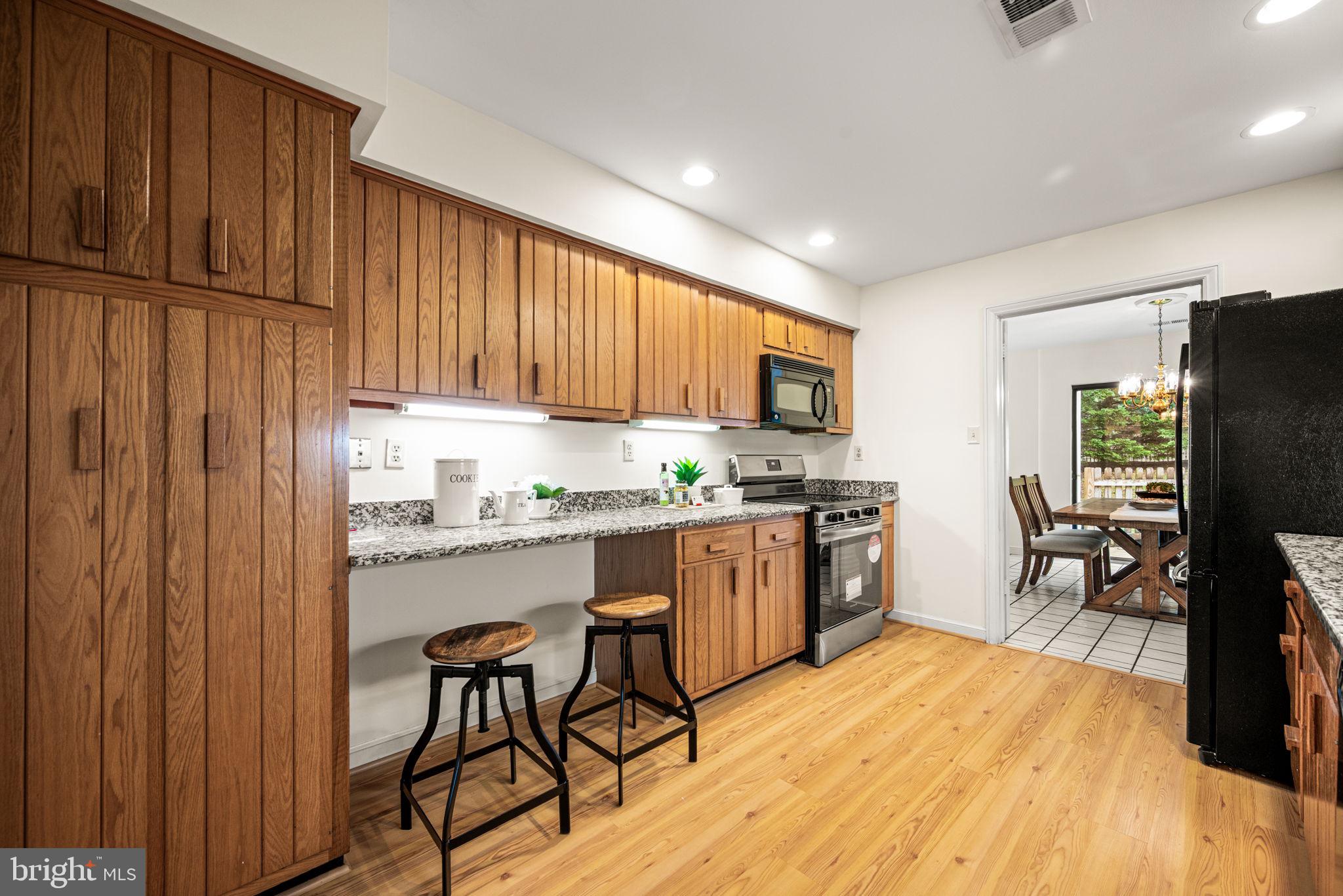 OAK KNOLL - Residential