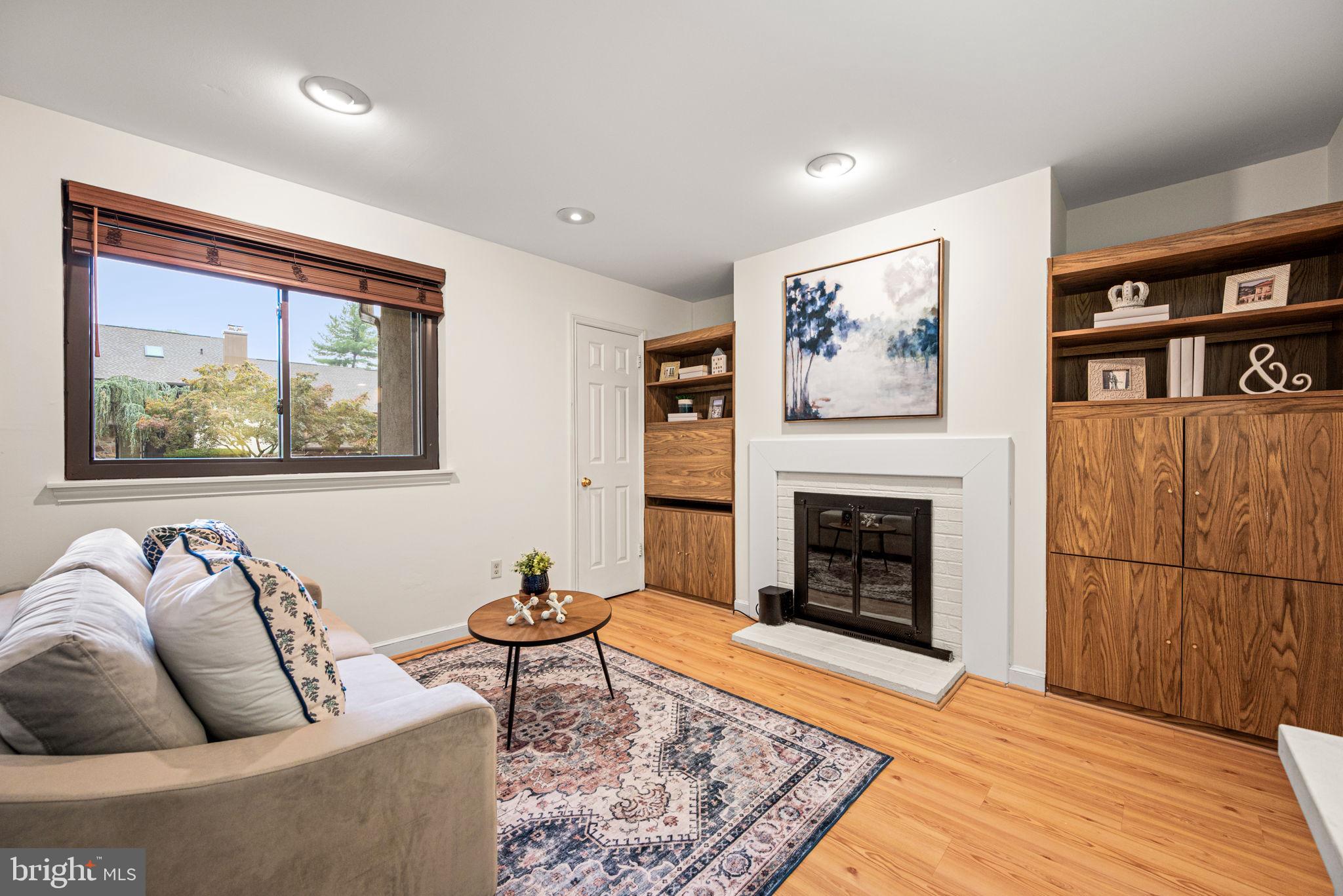 OAK KNOLL - Residential