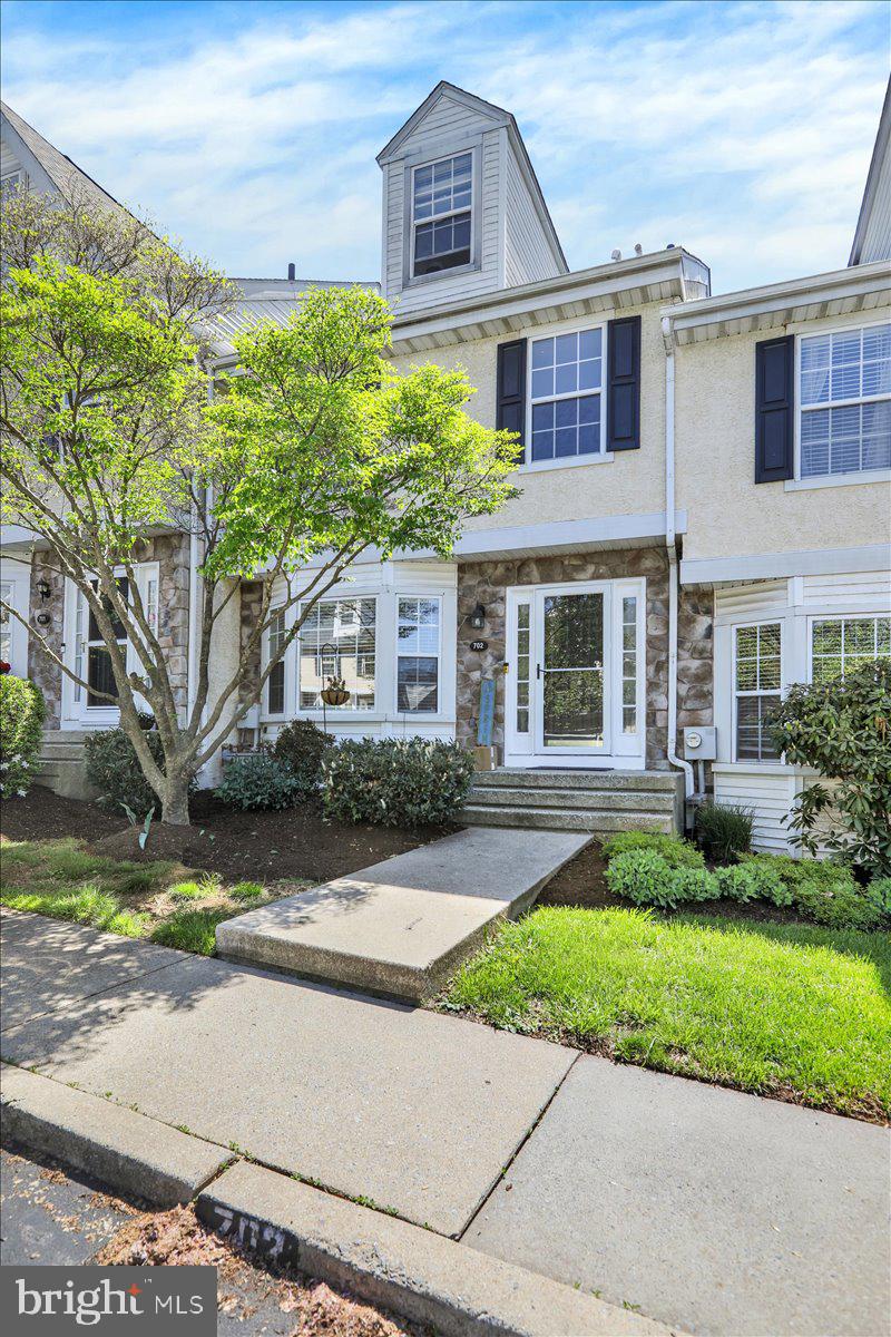 702 COVENTRY POINTE LANE