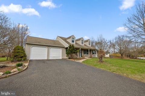 2645 W BUCK ROAD EAST GREENVILLE PA 18041