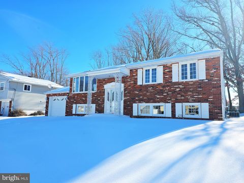 Photo of 1013 Hancock Drive, BLACKWOOD, NJ 08012 (MLS # NJGL2068794)