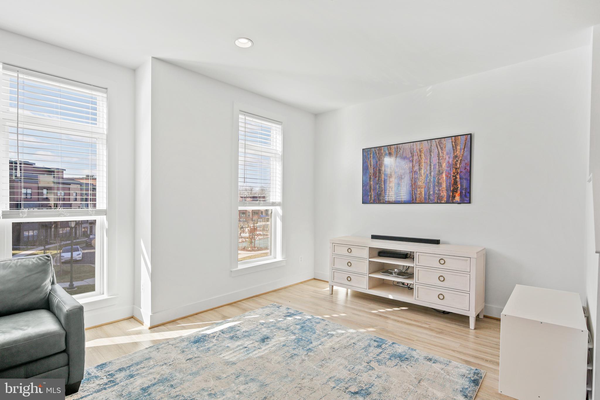 TOWER OAKS - Residential Lease