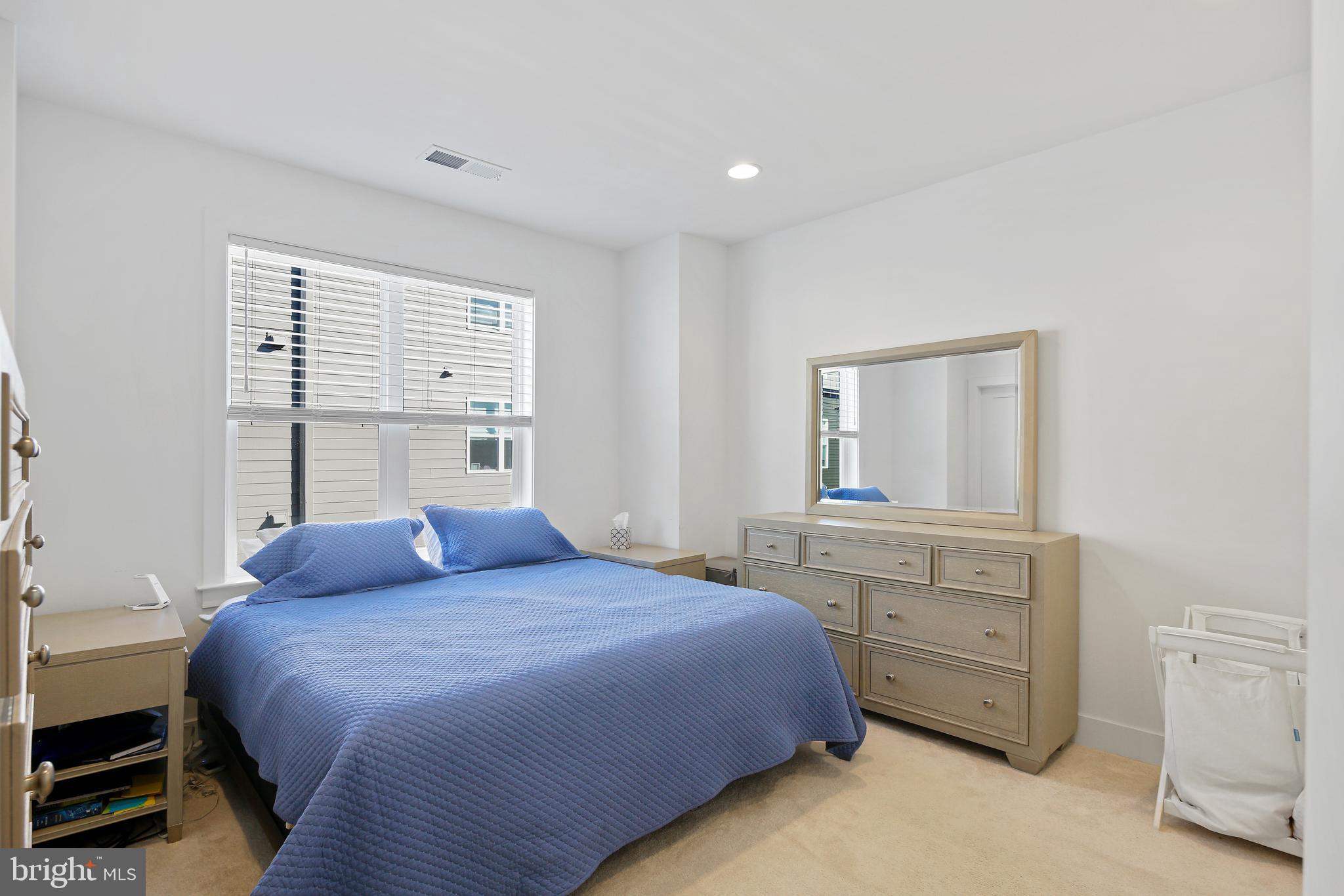 TOWER OAKS - Residential Lease