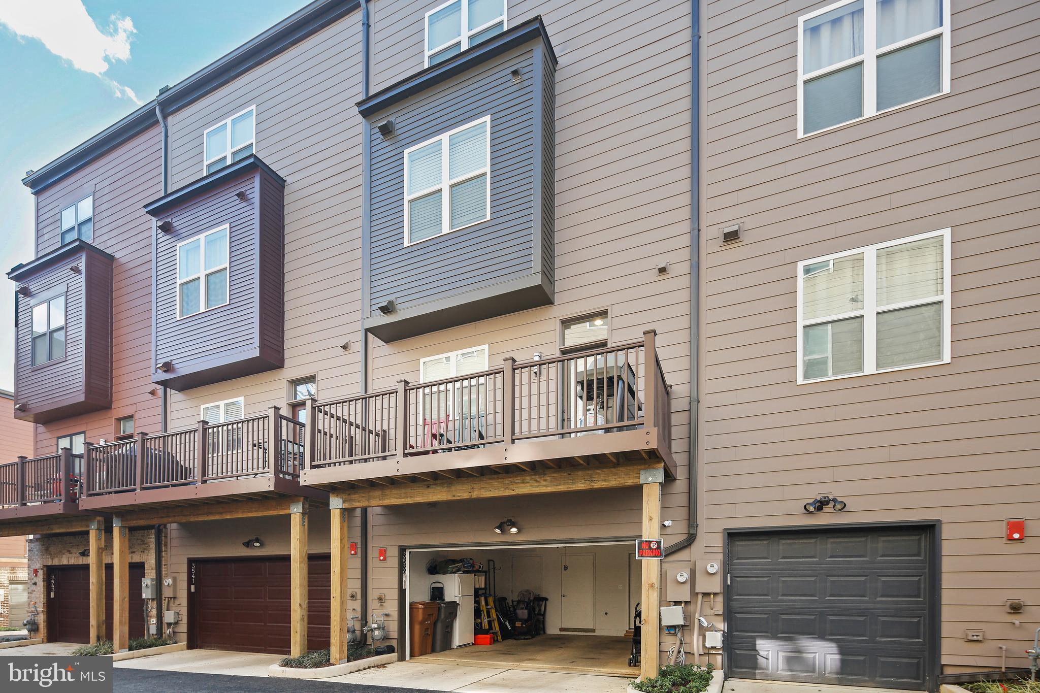 TOWER OAKS - Residential Lease