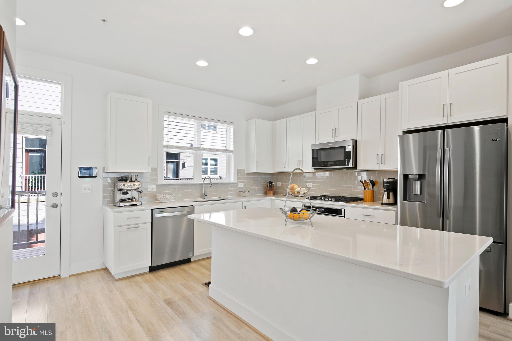 TOWER OAKS - Residential Lease