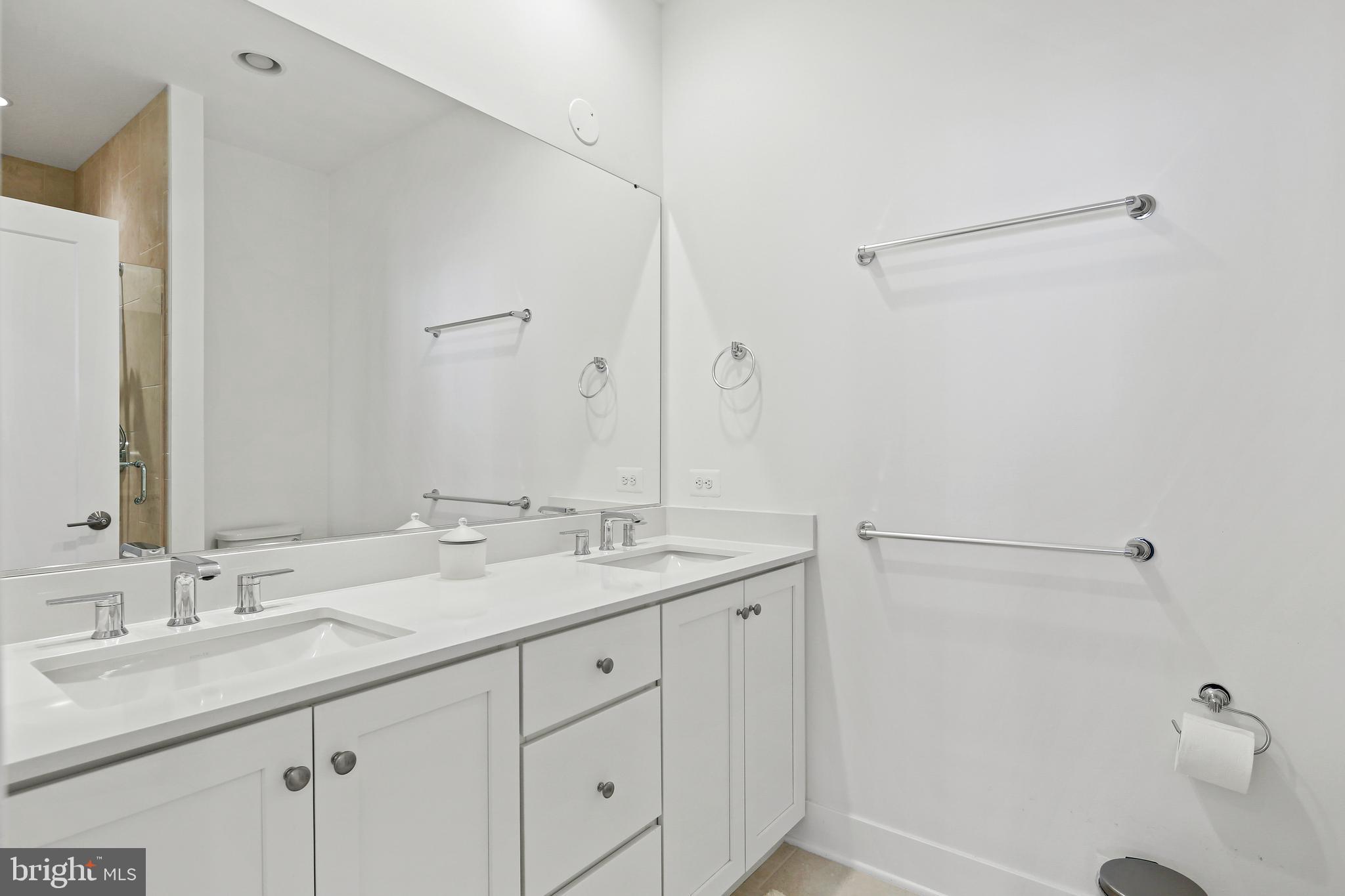 TOWER OAKS - Residential Lease