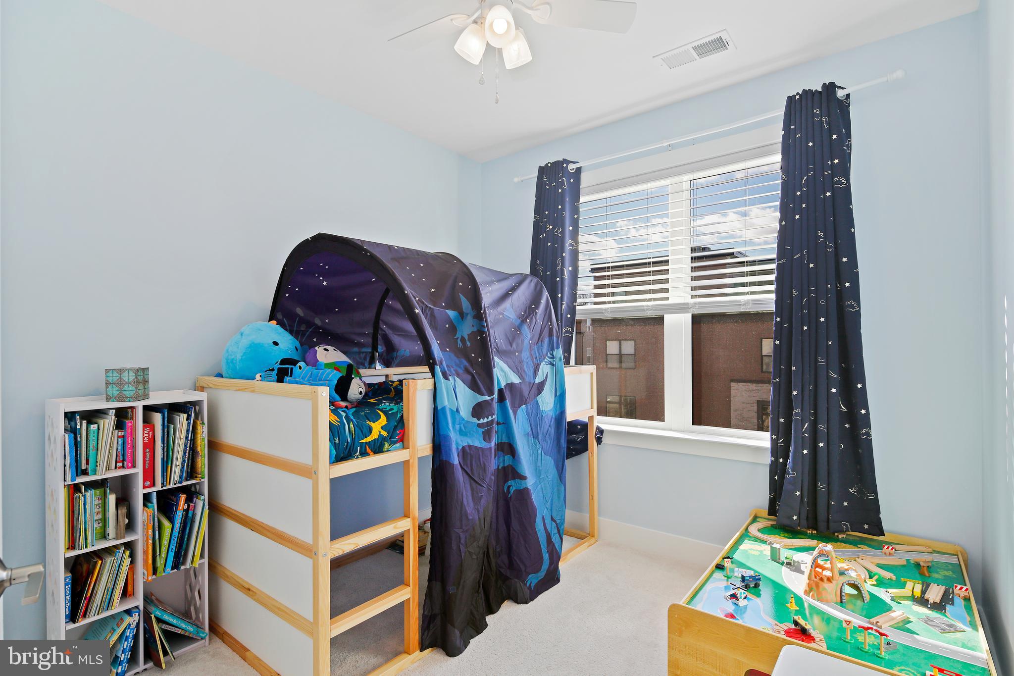 TOWER OAKS - Residential Lease