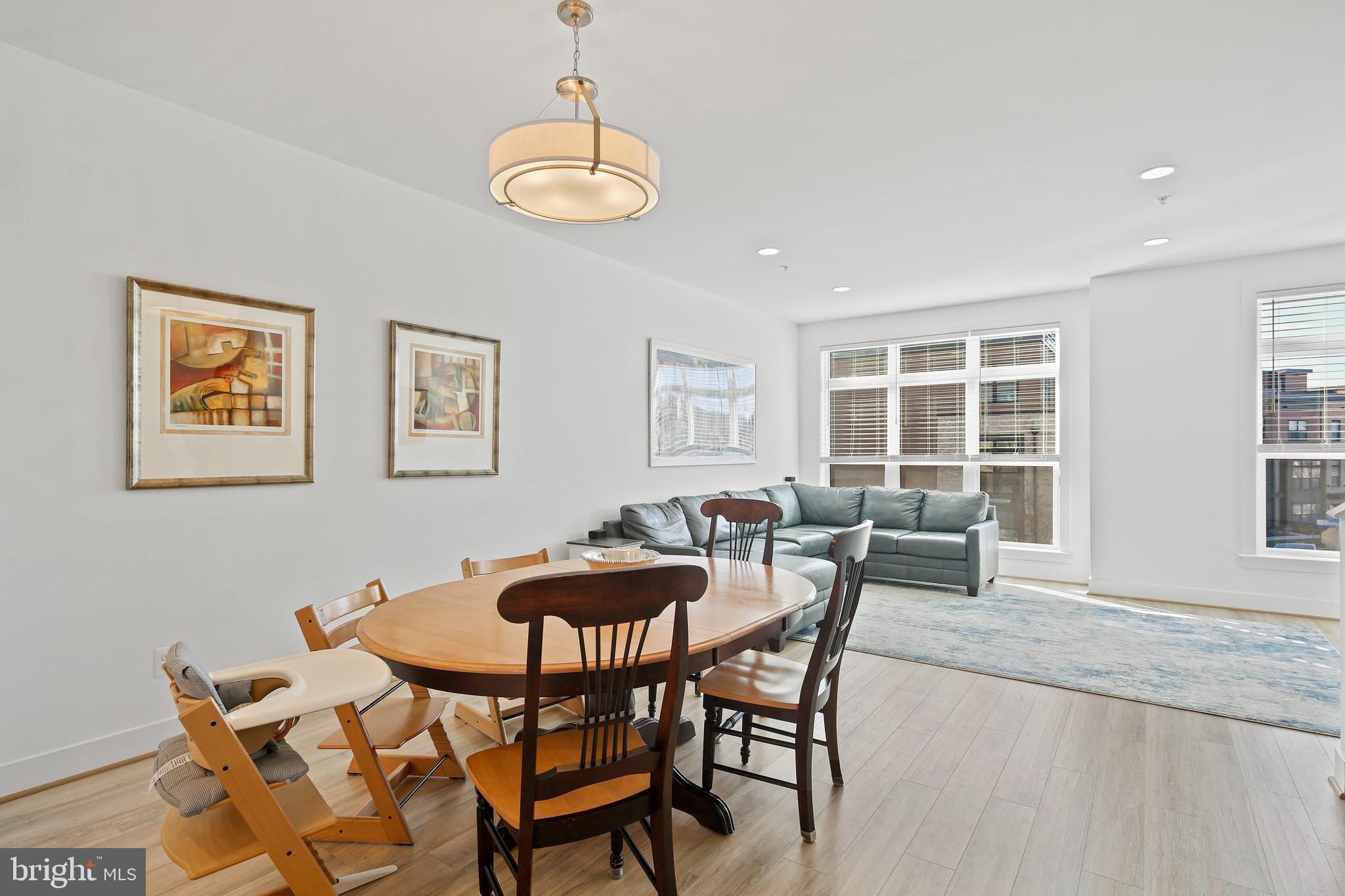 TOWER OAKS - Residential Lease