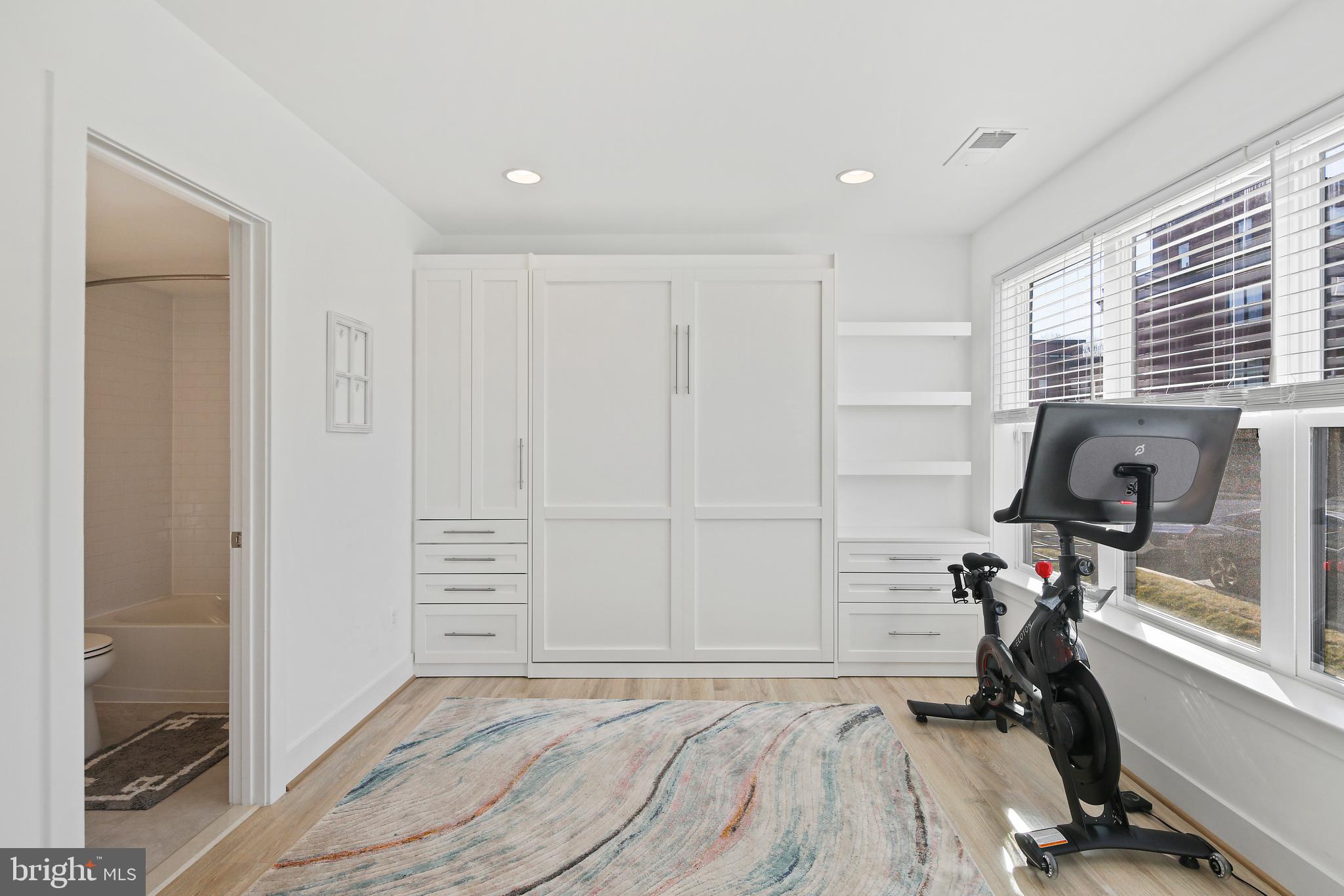 TOWER OAKS - Residential Lease