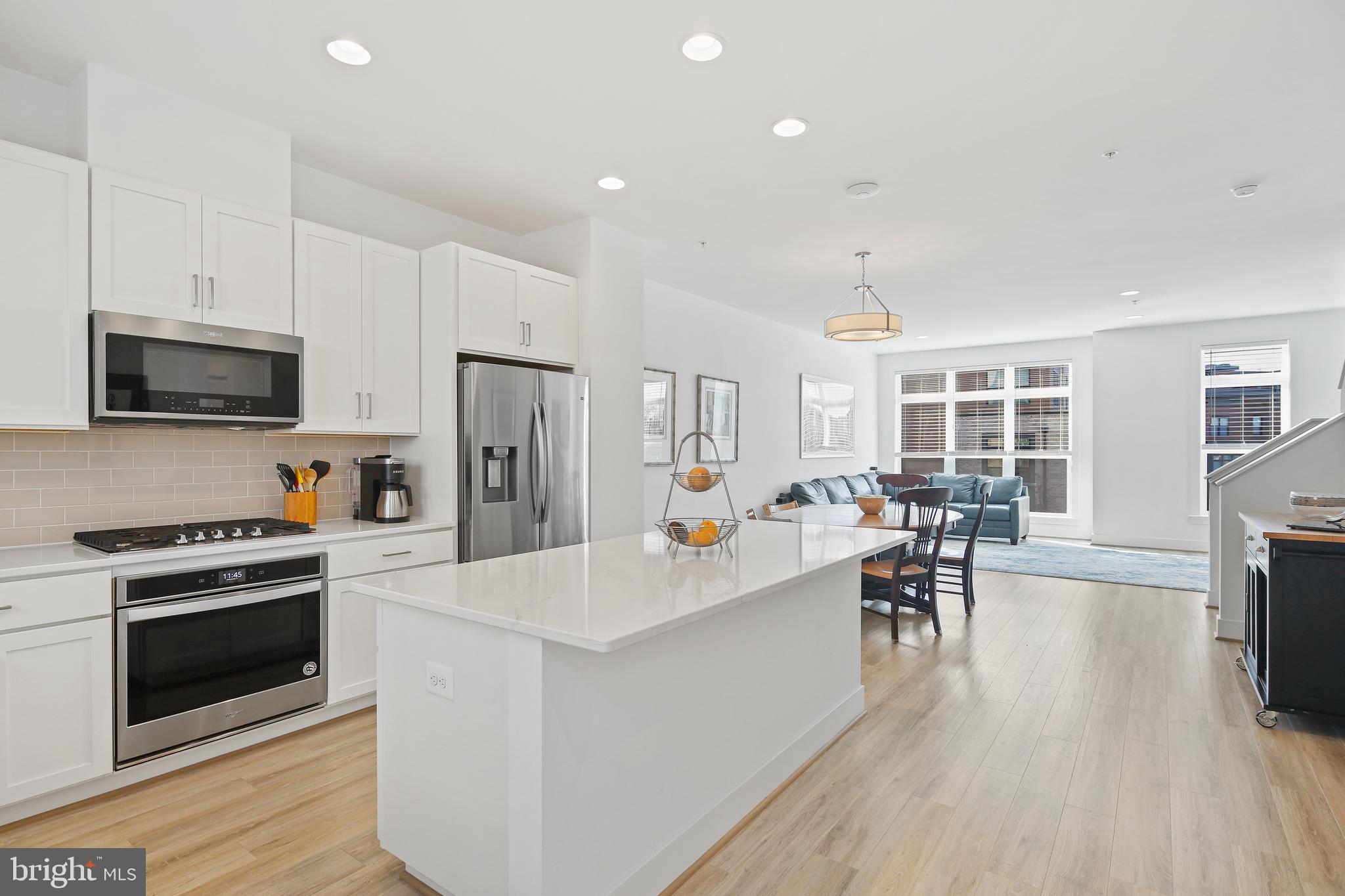 TOWER OAKS - Residential Lease