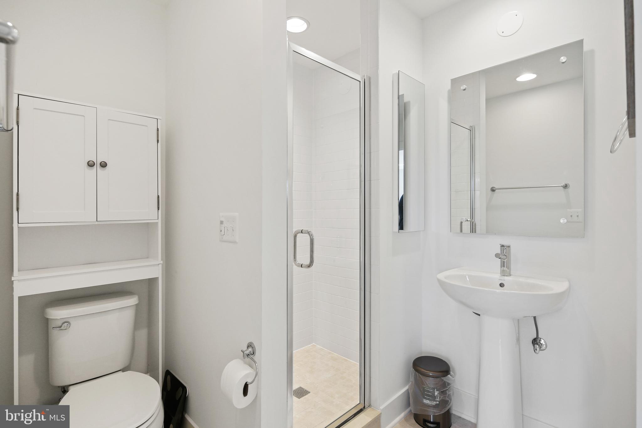 TOWER OAKS - Residential Lease