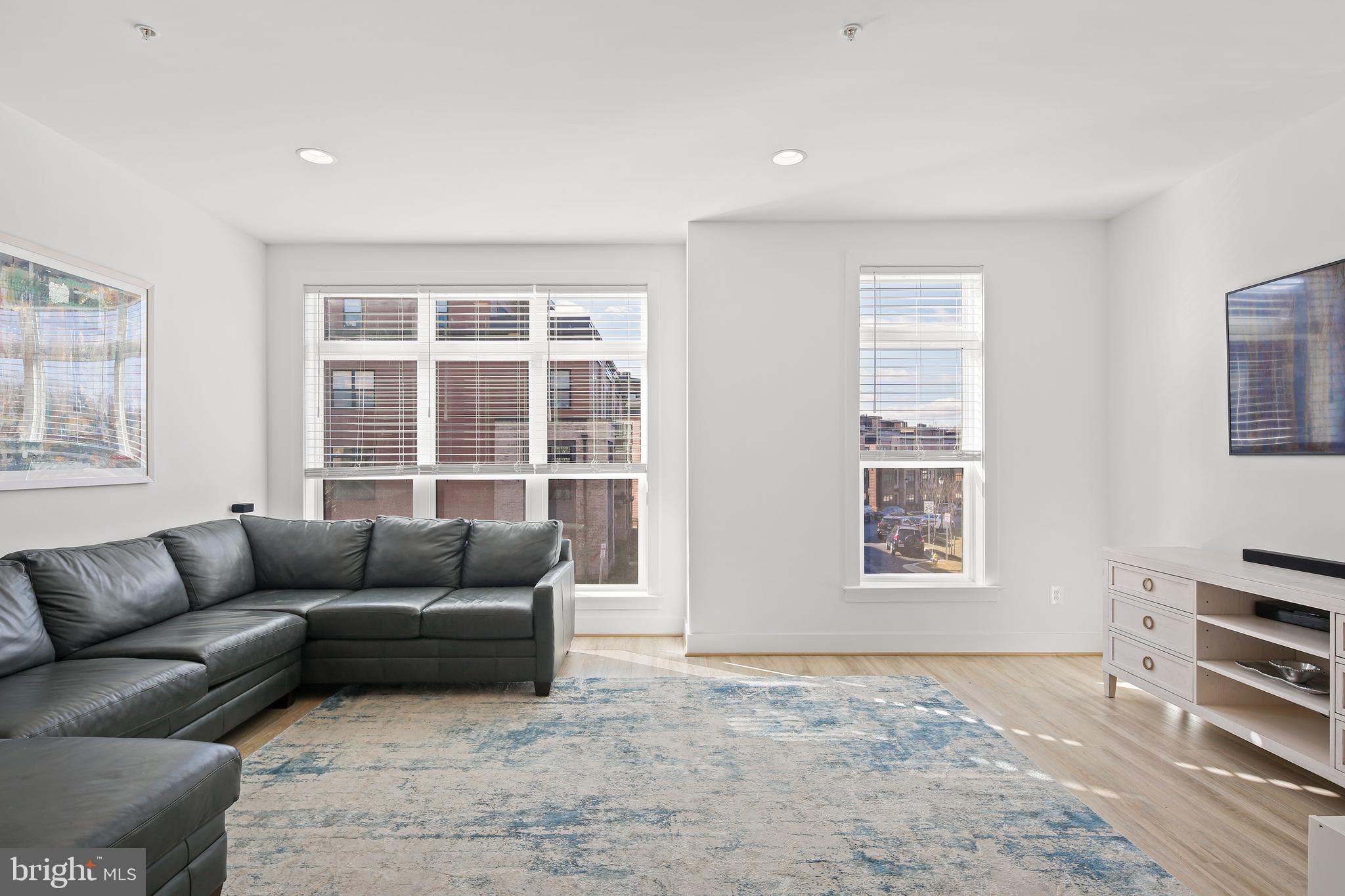 TOWER OAKS - Residential Lease