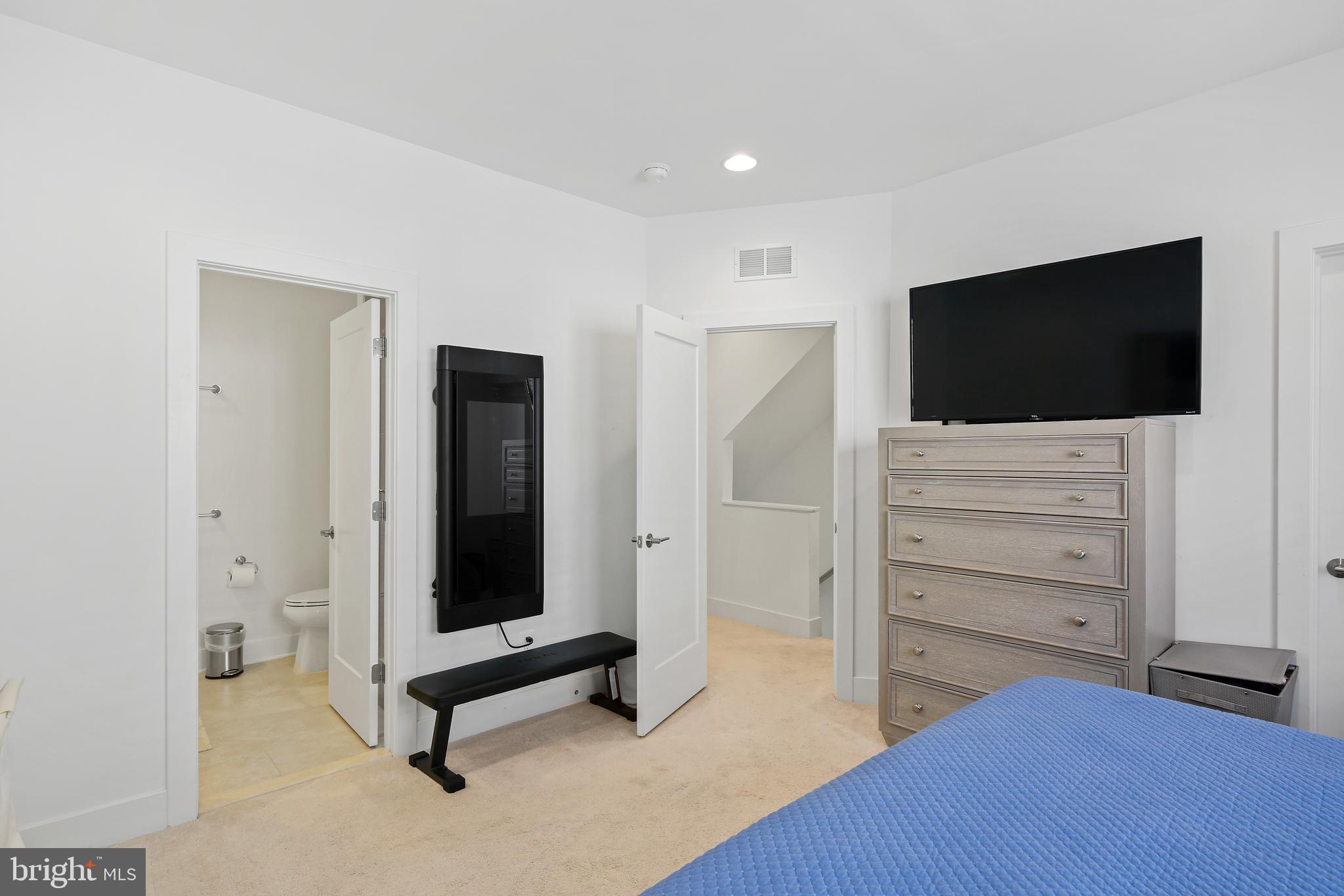 TOWER OAKS - Residential Lease