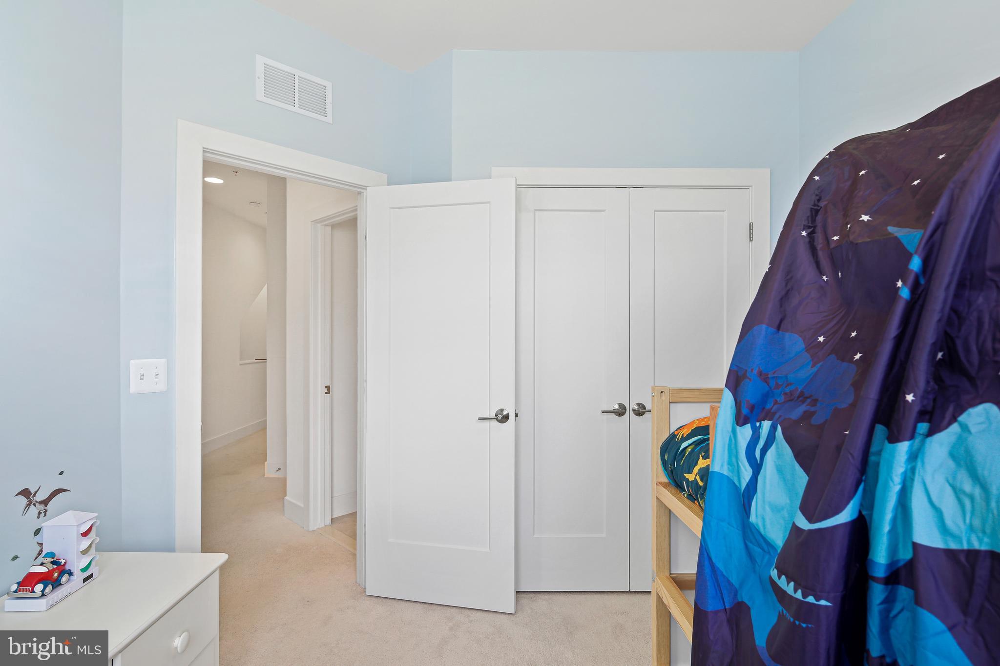 TOWER OAKS - Residential Lease