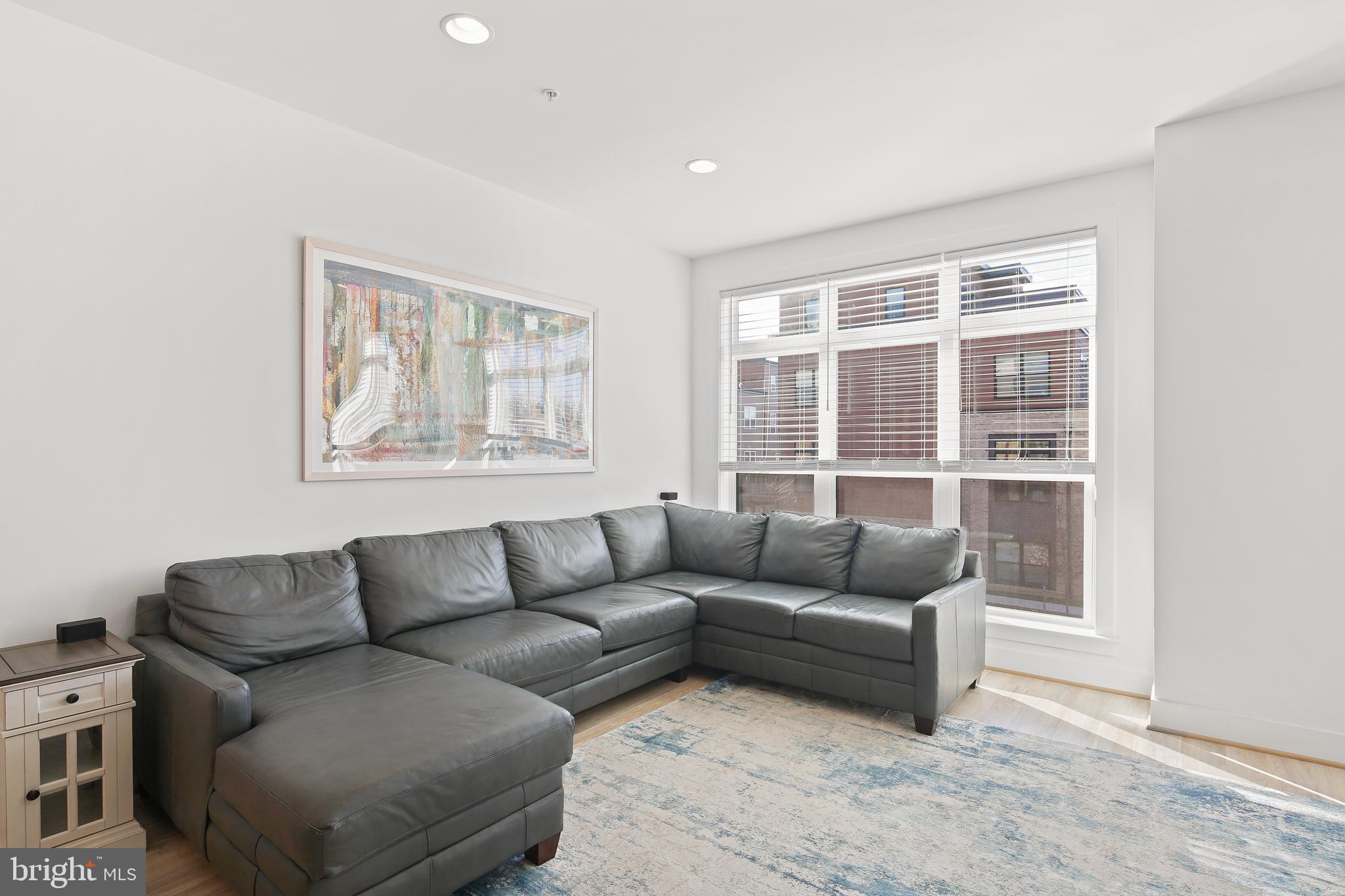 TOWER OAKS - Residential Lease