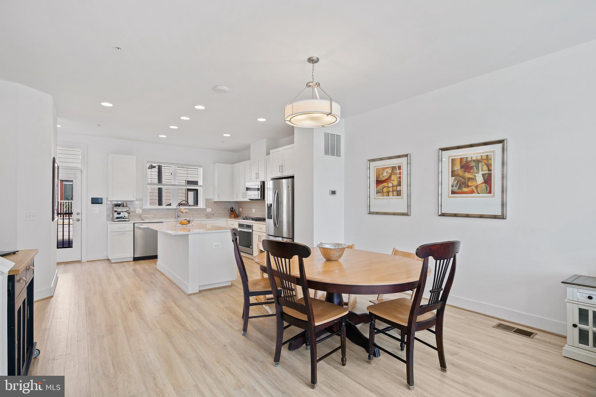 TOWER OAKS - Residential Lease