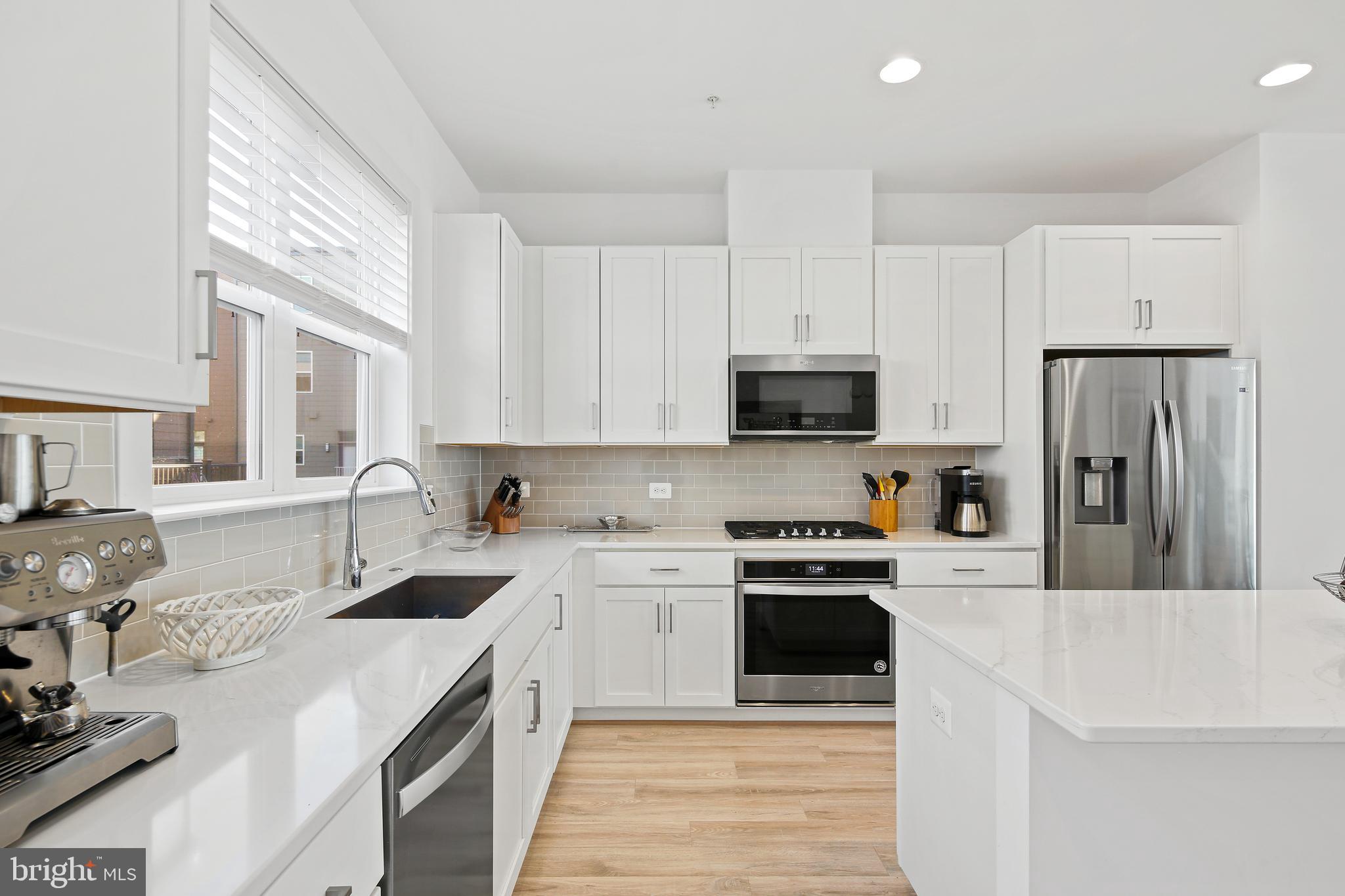 TOWER OAKS - Residential Lease