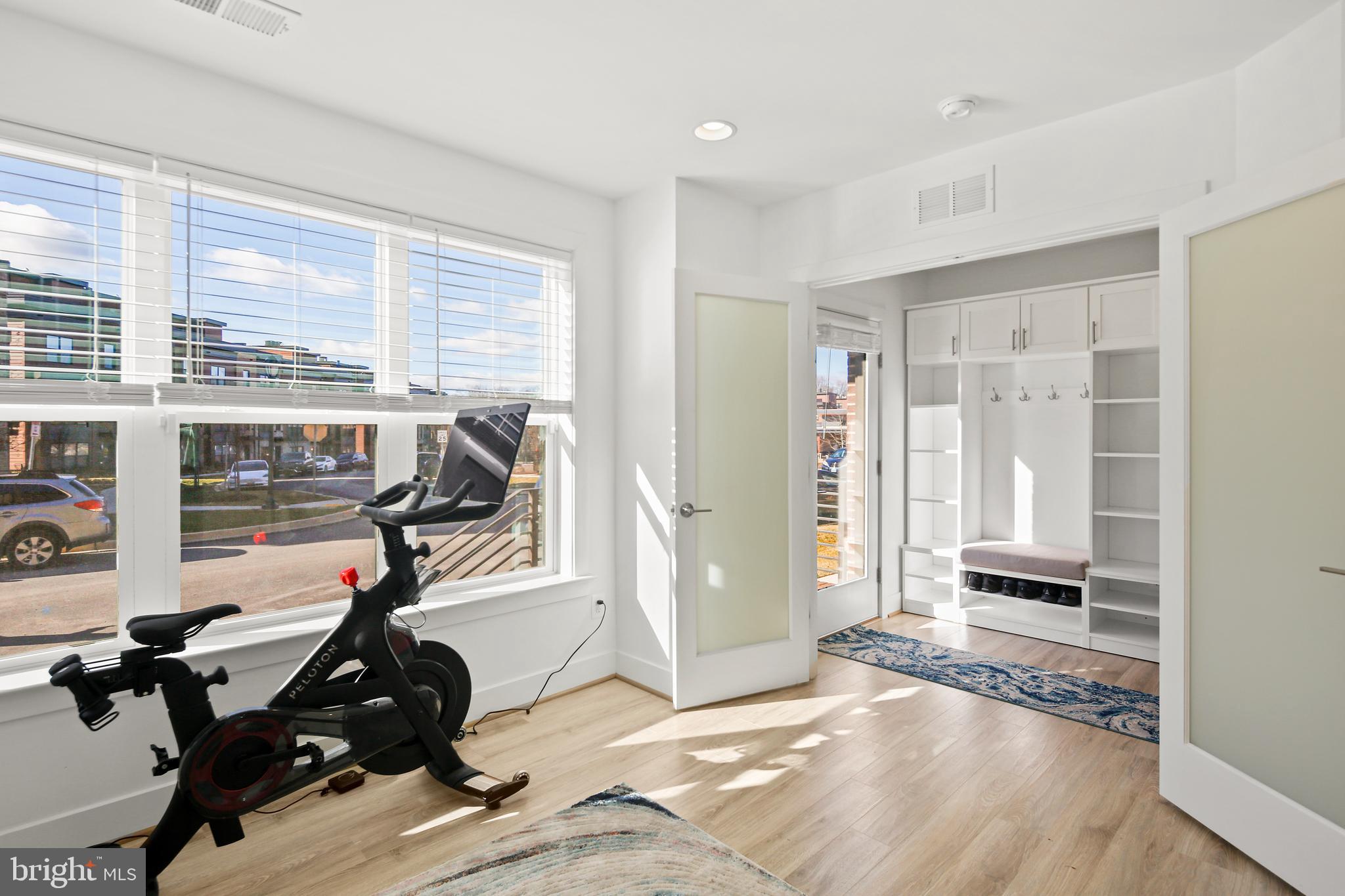 TOWER OAKS - Residential Lease