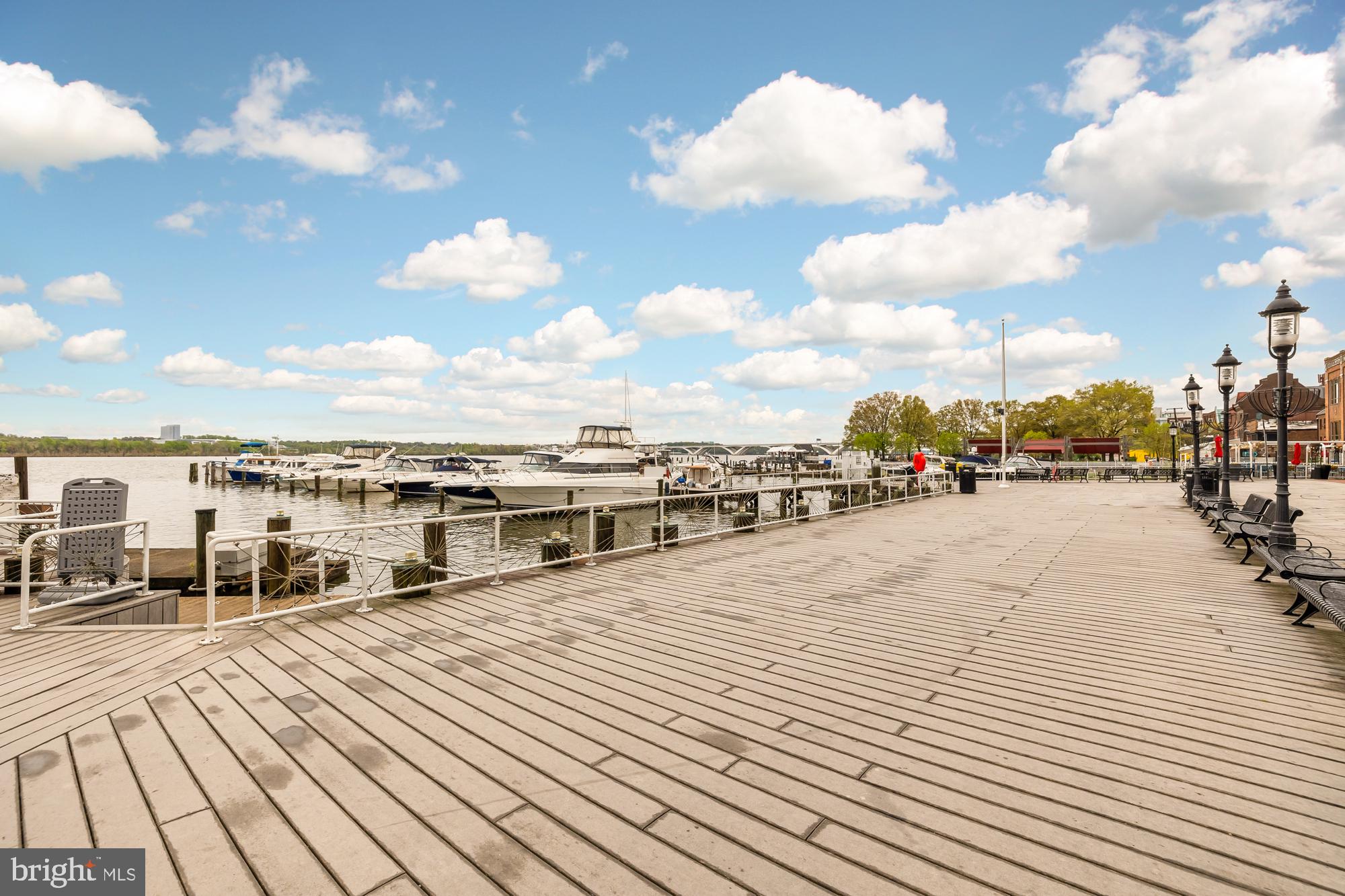 OLD TOWN ALEXANDRIA - Residential