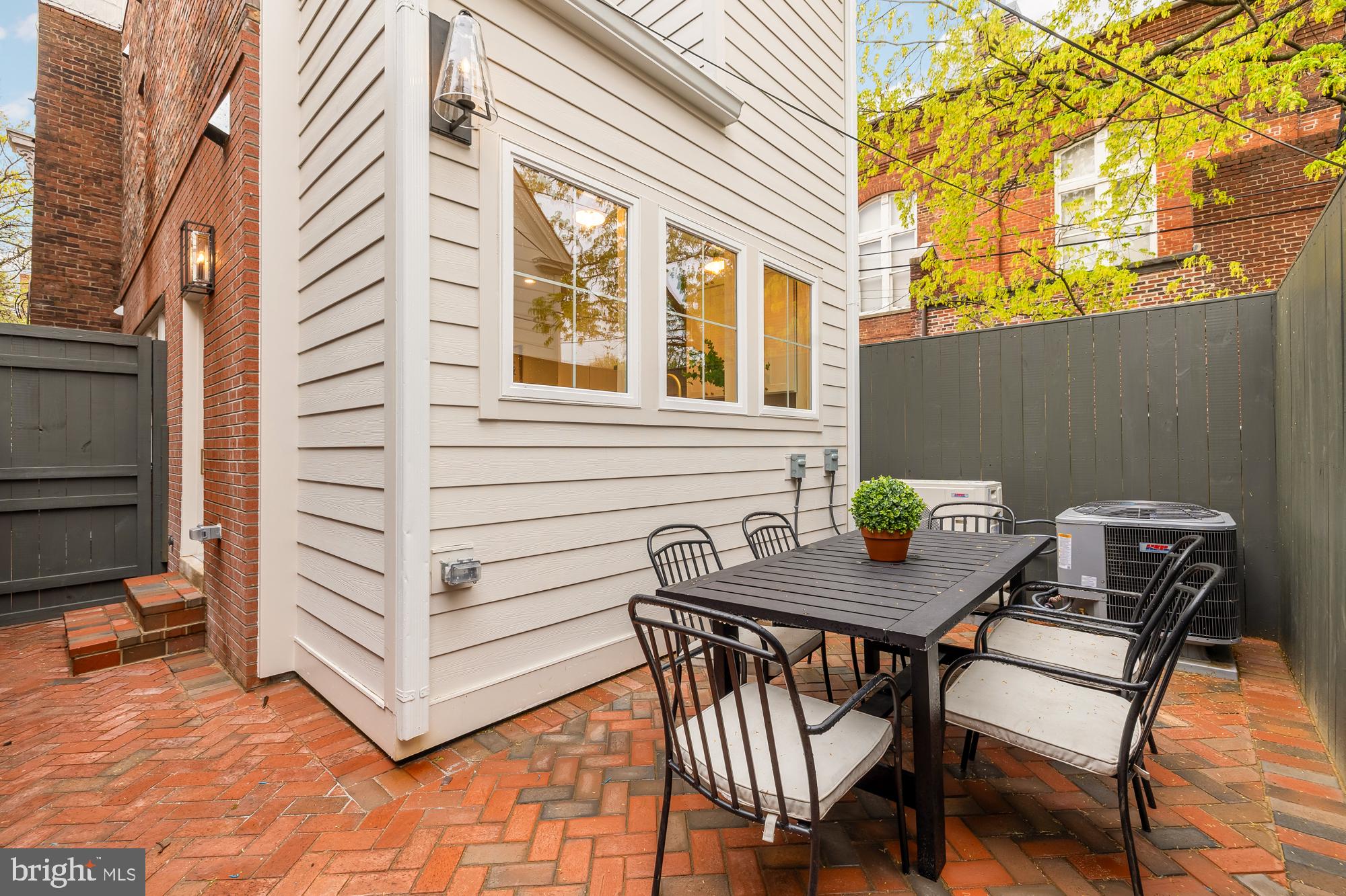 OLD TOWN ALEXANDRIA - Residential