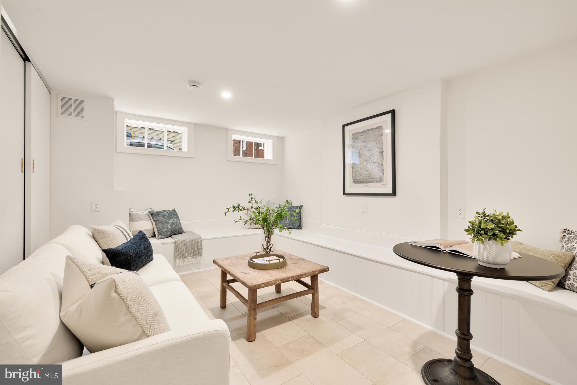 OLD TOWN ALEXANDRIA - Residential