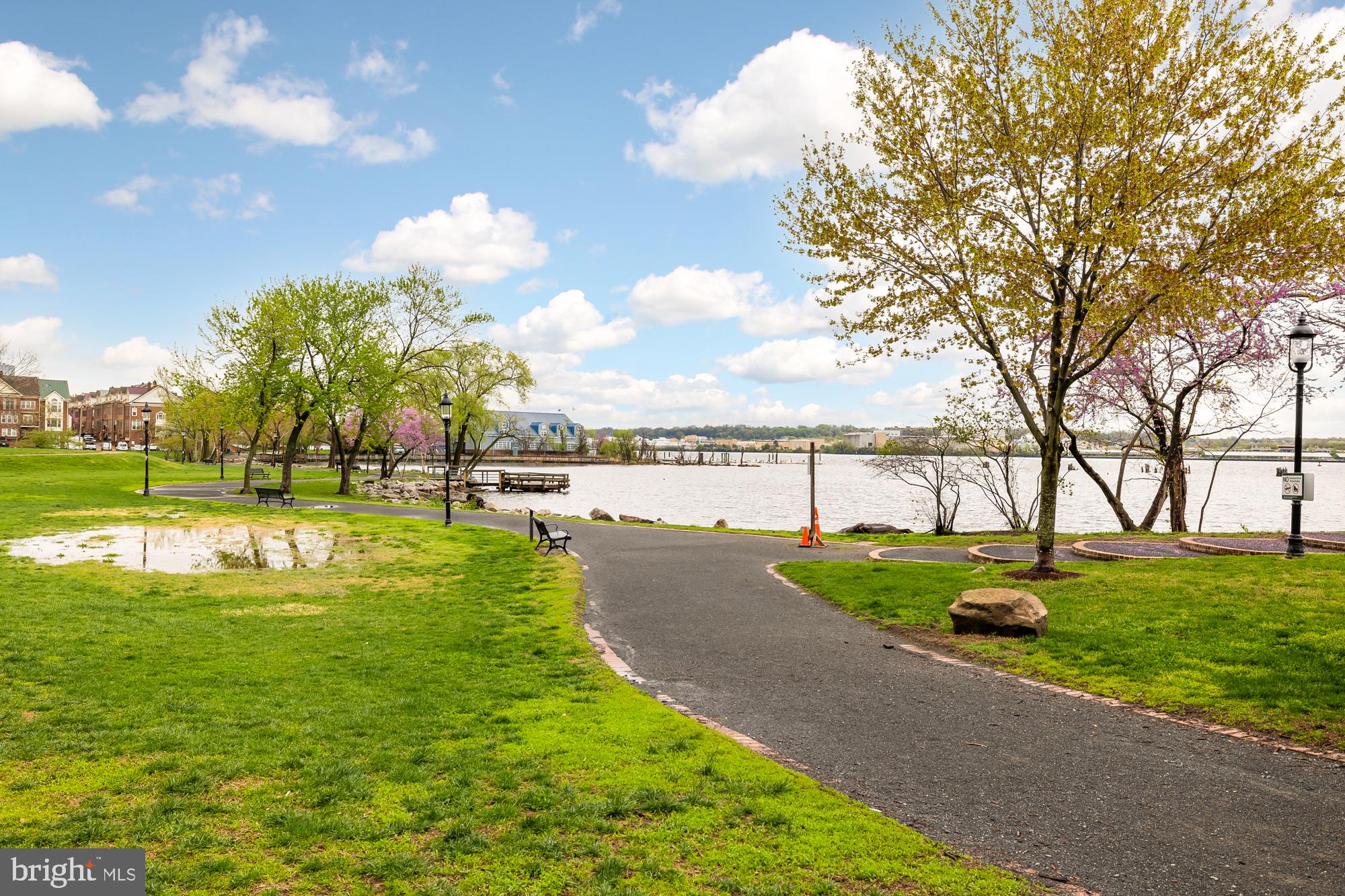 OLD TOWN ALEXANDRIA - Residential