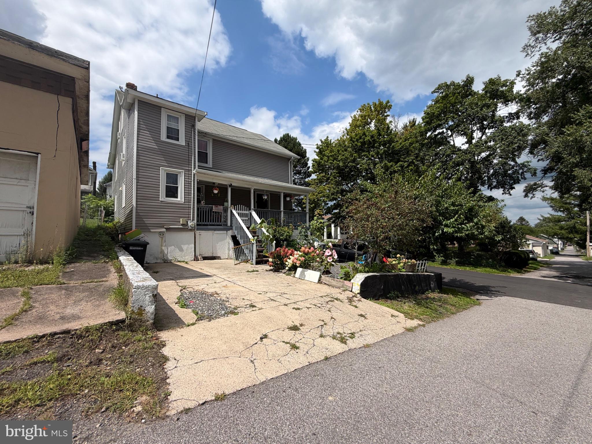 622 W 8TH STREET