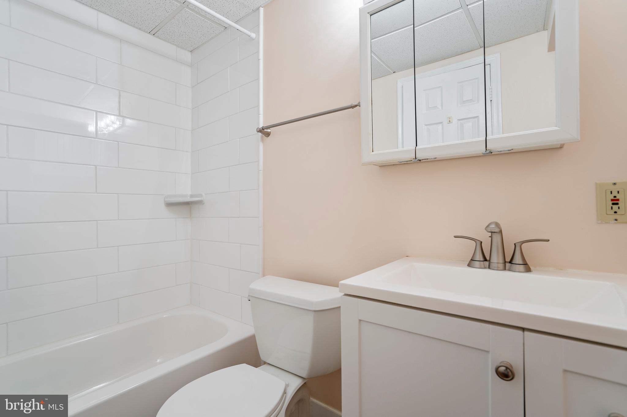 LAKE VILLAGE MANOR - Residential Lease