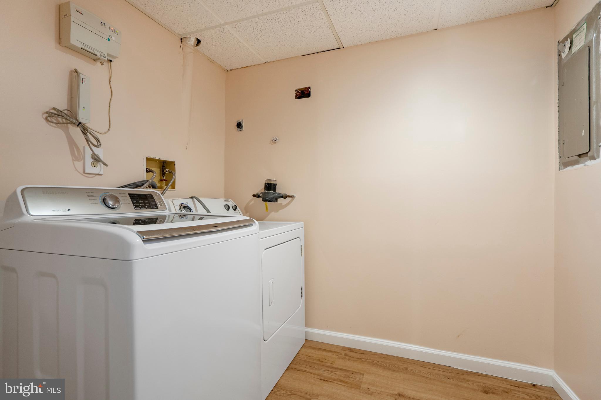 LAKE VILLAGE MANOR - Residential Lease