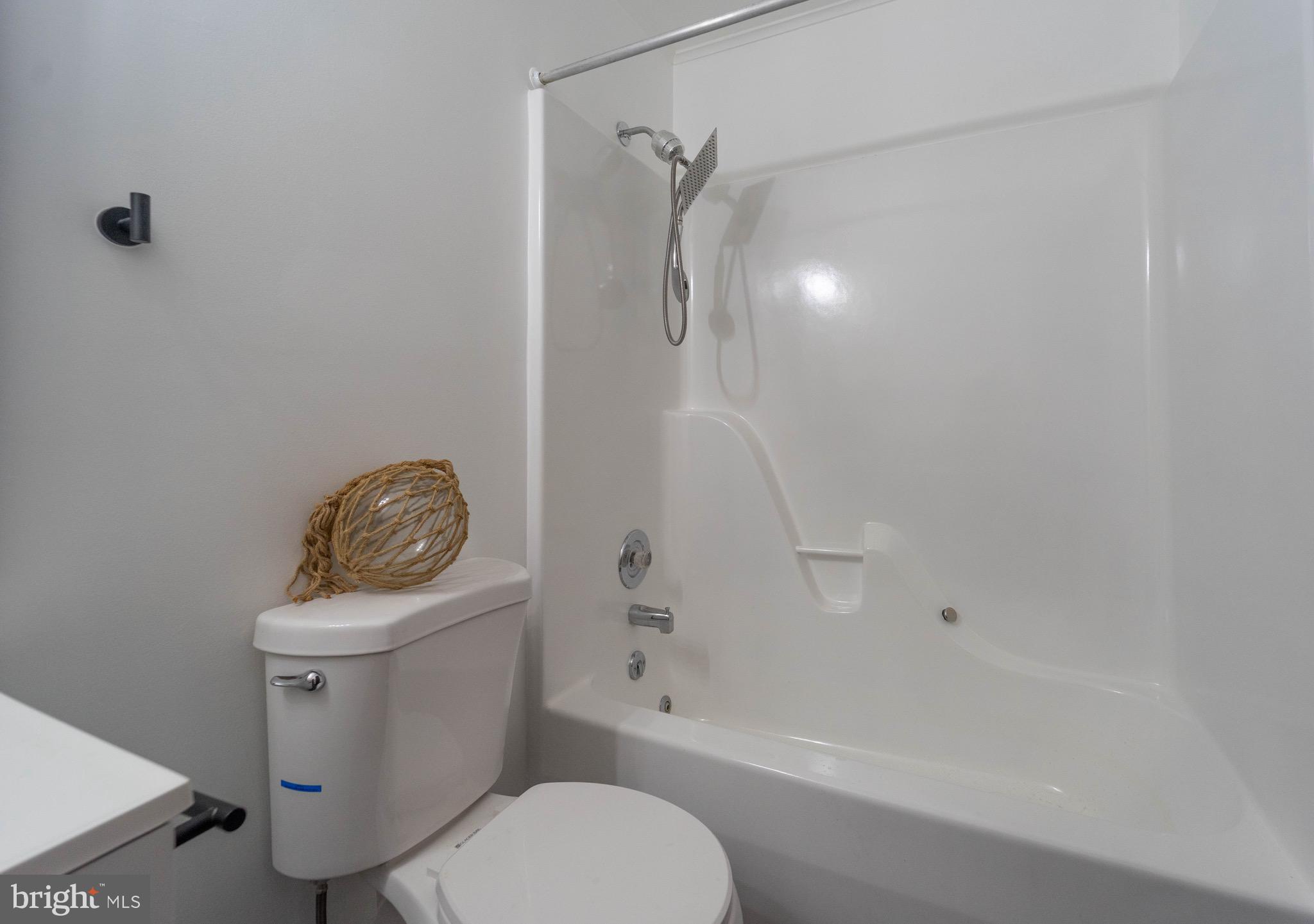 ROMANCOKE ON THE BAY - Residential