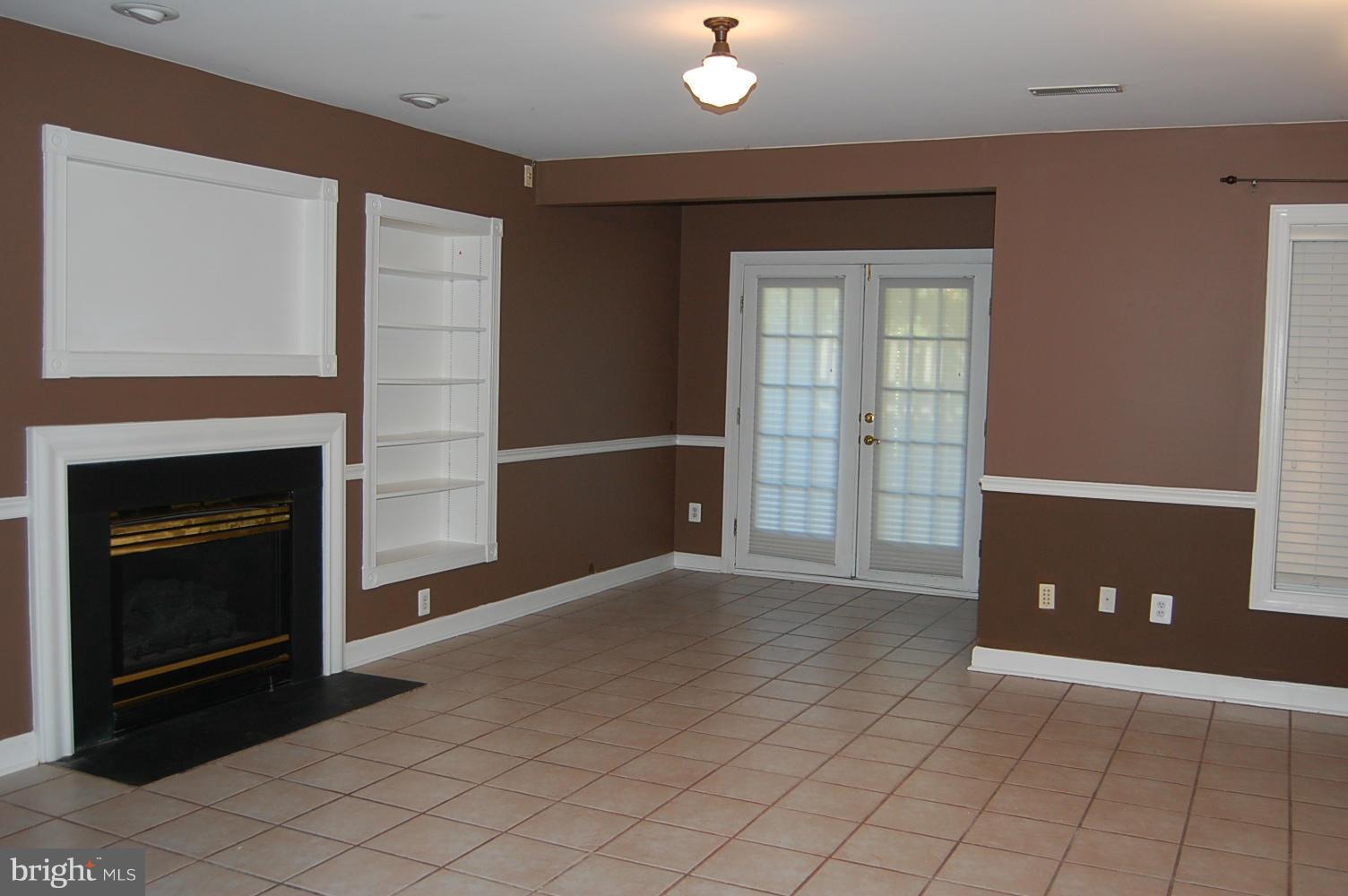 SOUTH RIDING - Residential Lease